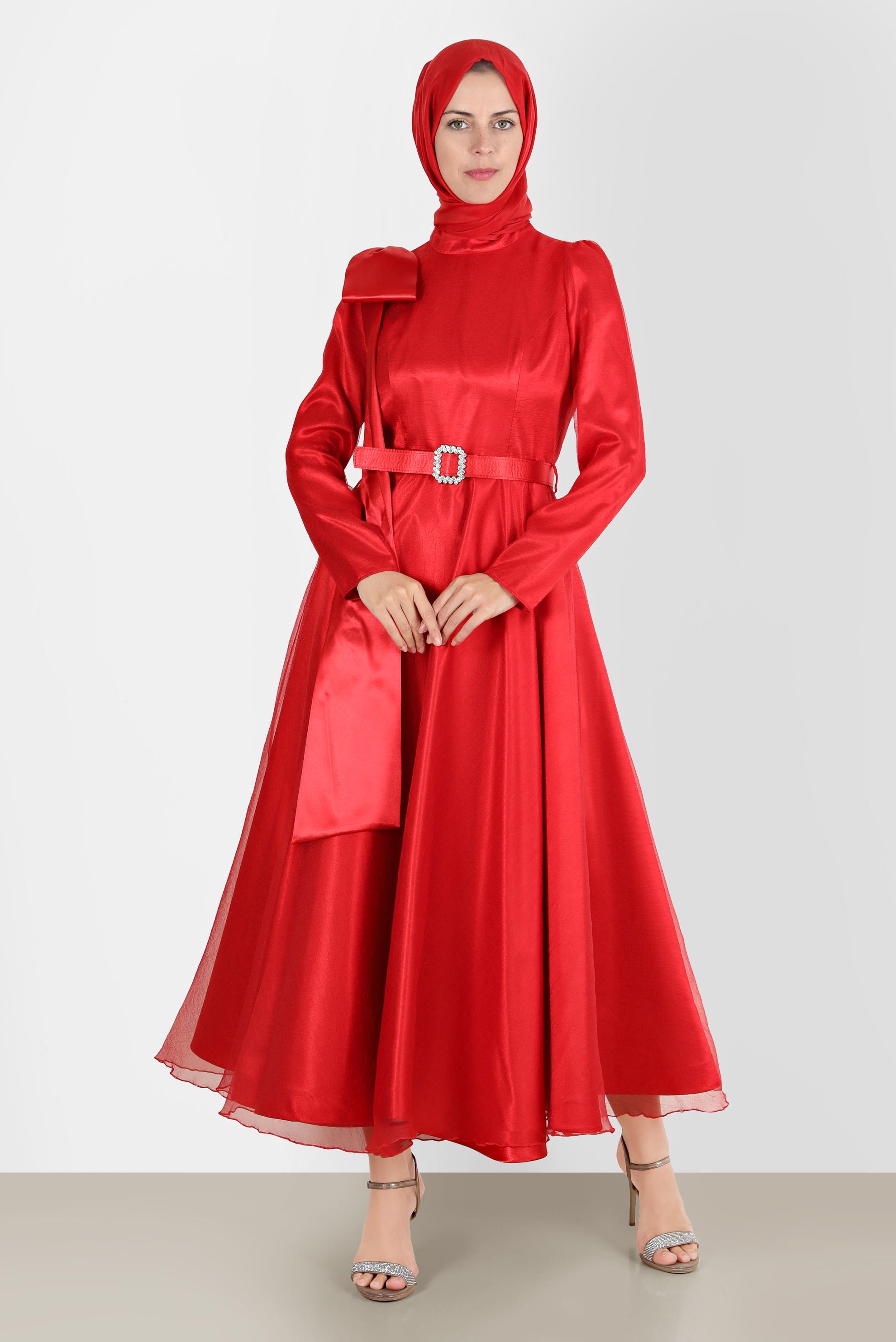 Tesettür giyim KIRMIZI FİYONK DETAYLI KEMERLİ ABİYE ELBİSE 50227