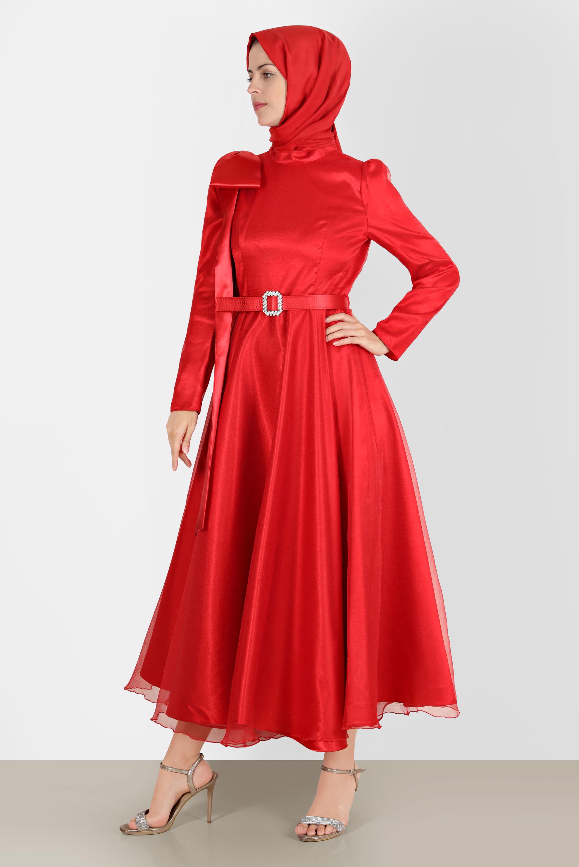 Tesettür giyim KIRMIZI FİYONK DETAYLI KEMERLİ ABİYE ELBİSE 50227