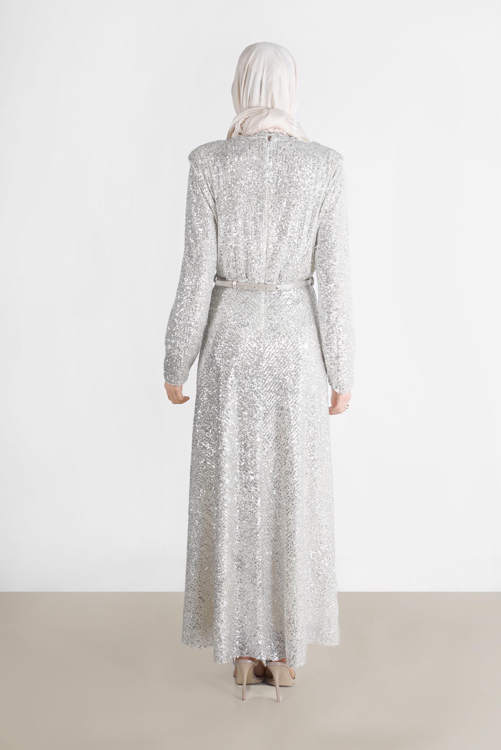 Tesettür giyim EKRU VATKA GÖRÜNÜMLÜ PULLU ABİYE ELBİSE 50235 