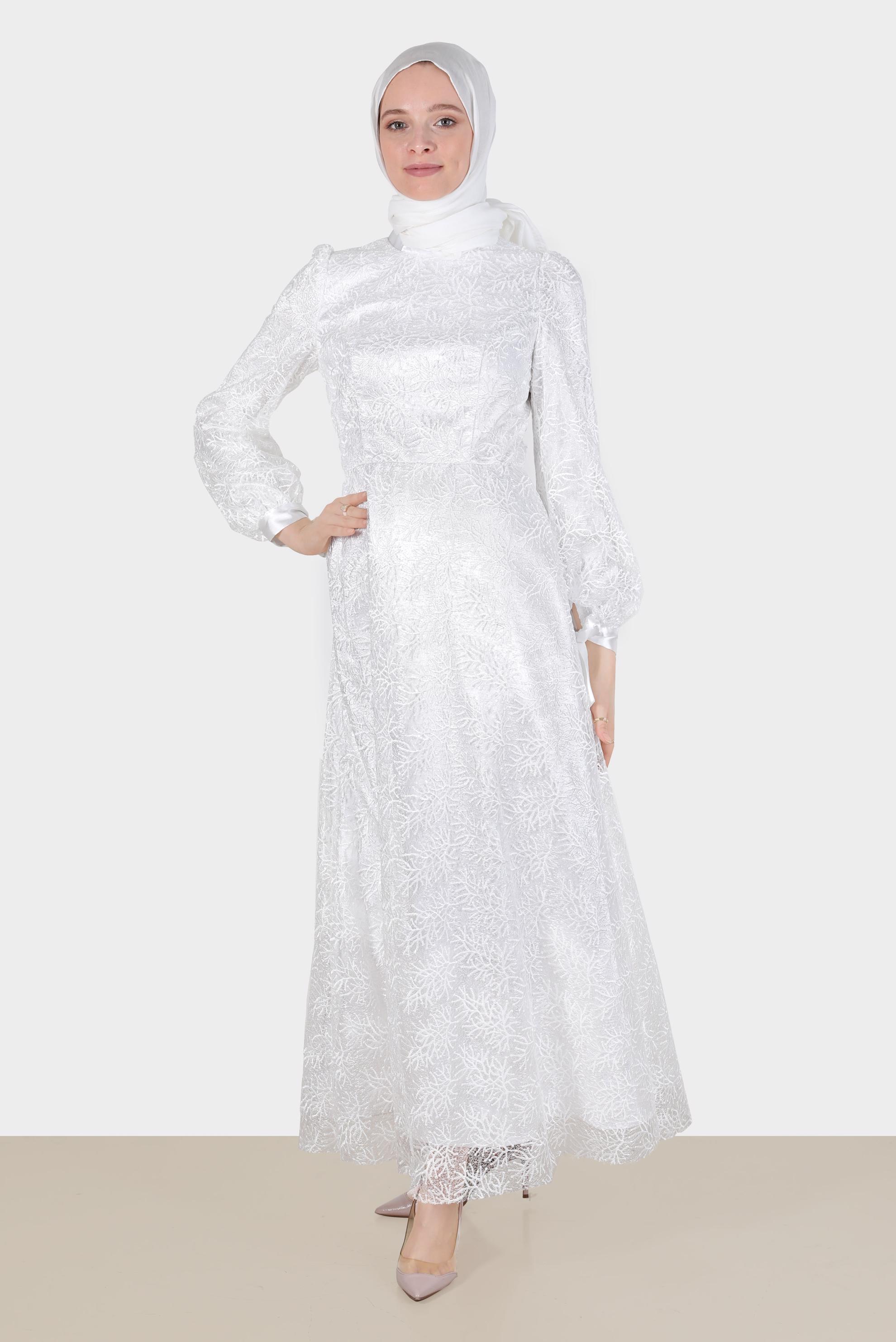 Tesettür giyim BEYAZ MANŞETLERİ SATEN BAĞLAMA DETAYLI GÜPÜR ABİYE 50258 