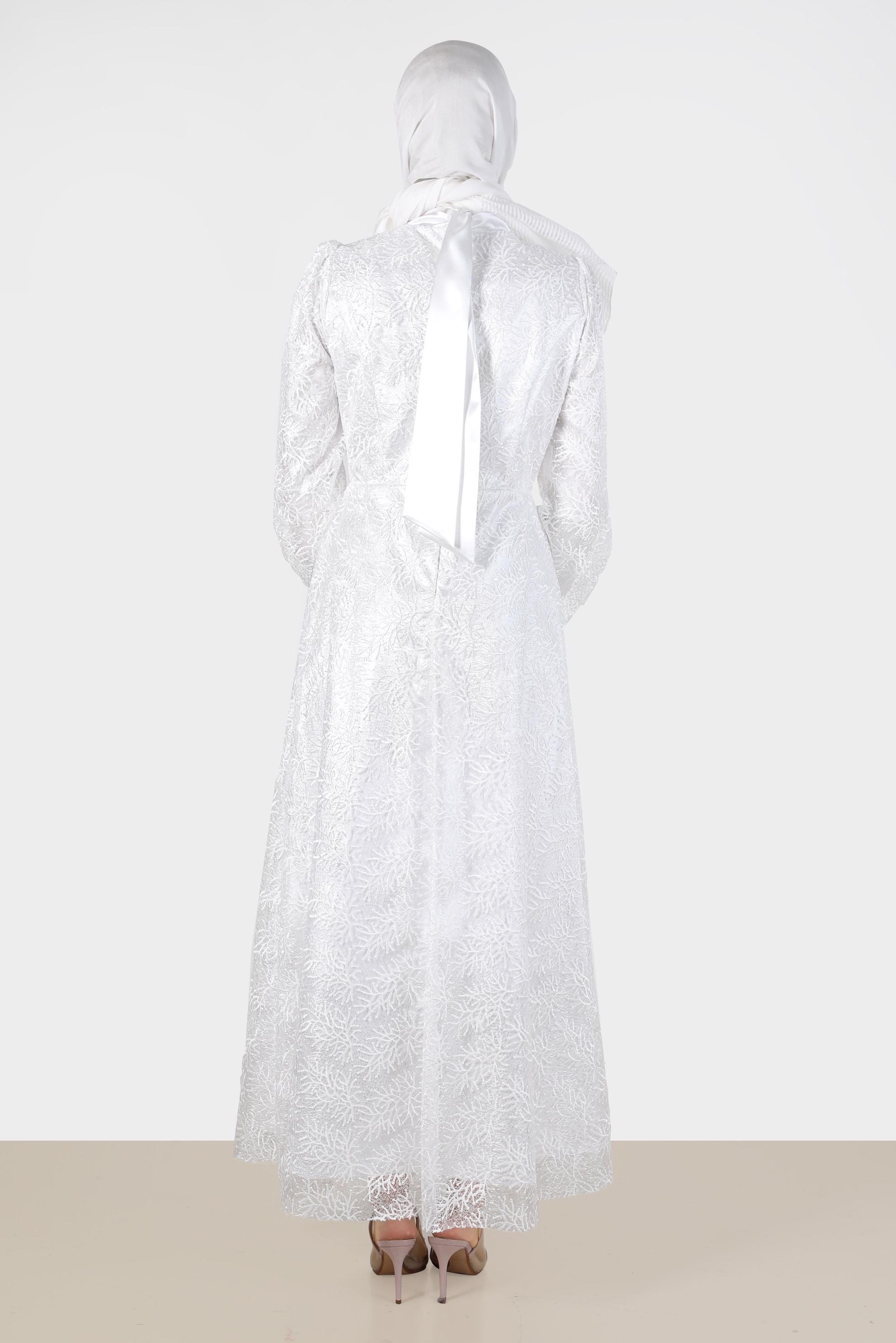 Tesettür giyim BEYAZ MANŞETLERİ SATEN BAĞLAMA DETAYLI GÜPÜR ABİYE 50258 