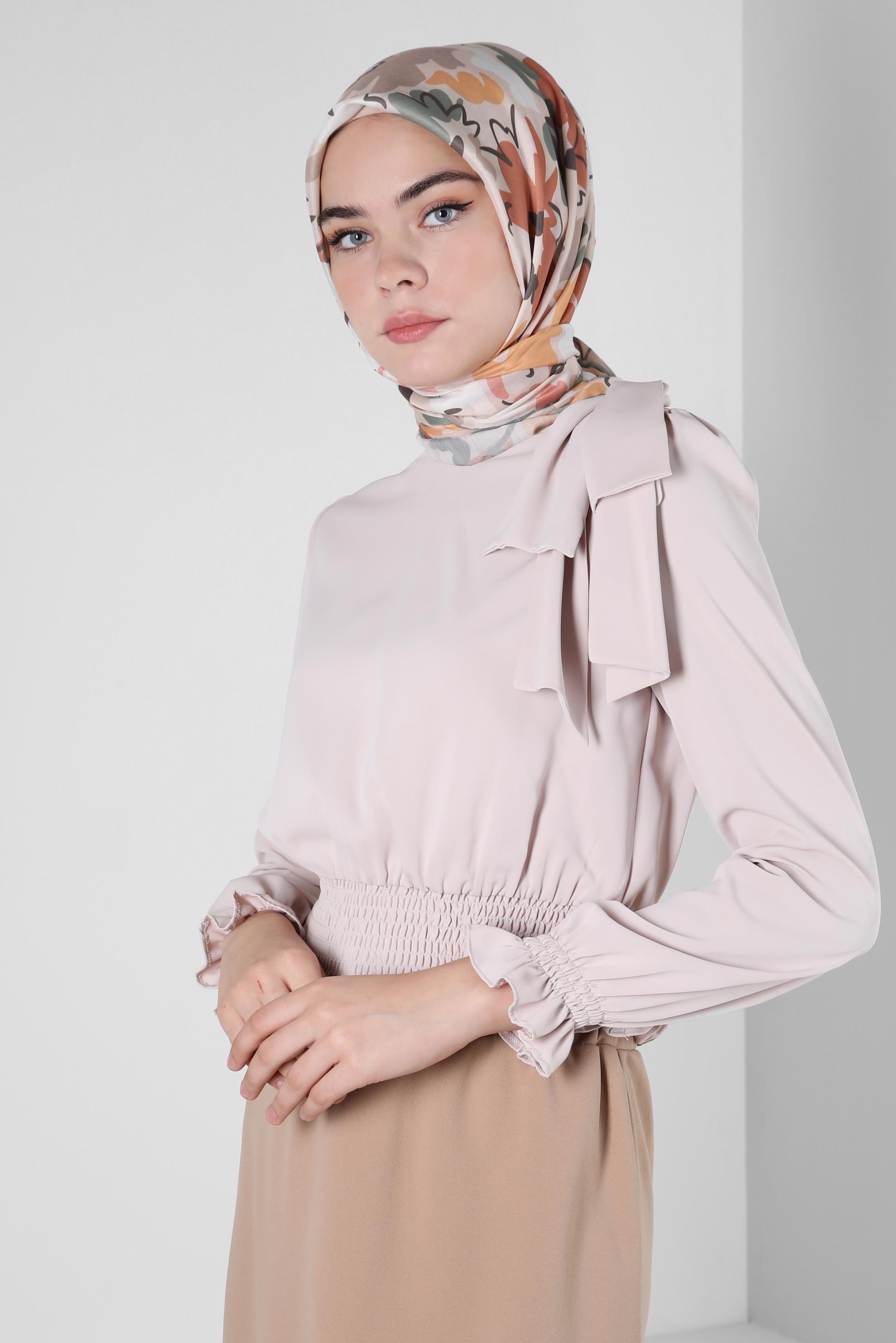 Tesettür giyim BEJ BELİ LASTİKLİ FİYONK DETAYLI BLUZ 42755	