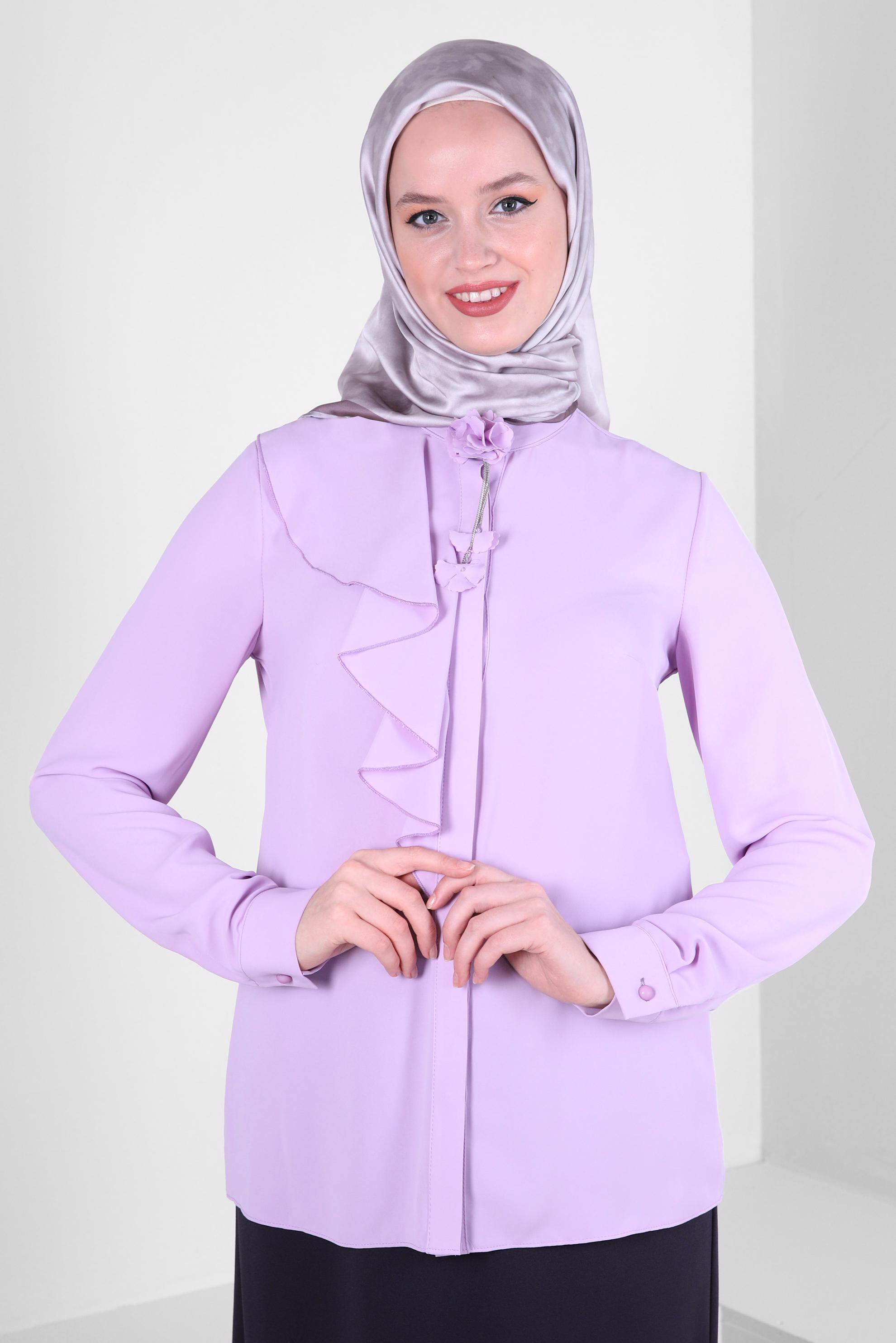 Tesettür giyim MOR VOLAN DETAYLI ÇİÇEK AKSESUARLI BLUZ 42794