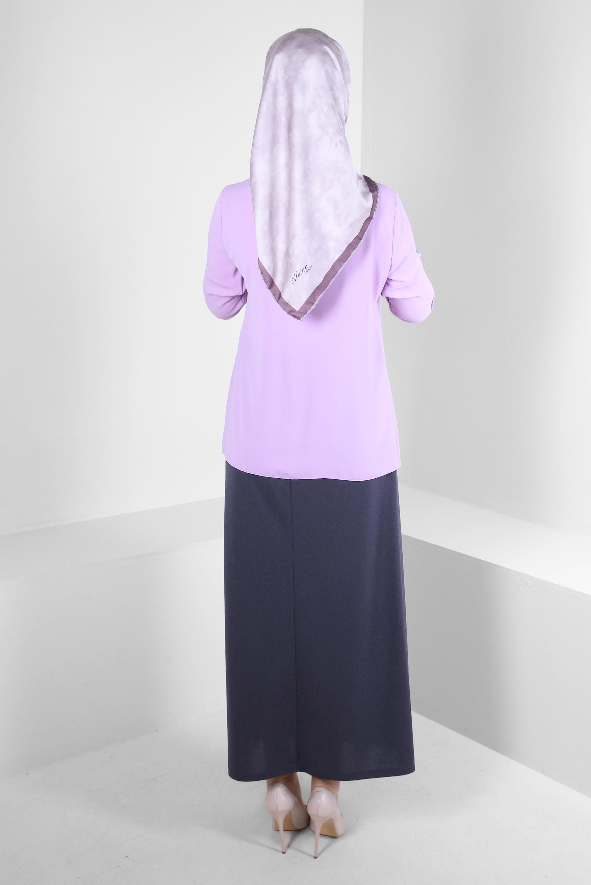 Tesettür giyim MOR VOLAN DETAYLI ÇİÇEK AKSESUARLI BLUZ 42794