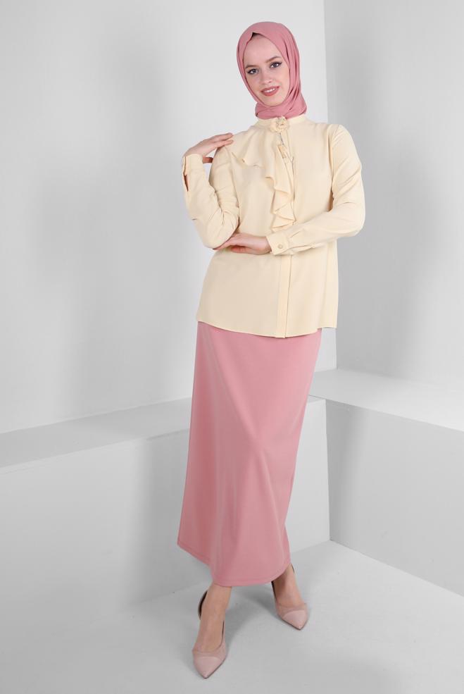 Tesettür giyim SARI VOLAN DETAYLI ÇİÇEK AKSESUARLI BLUZ 42794 - ALVİNA