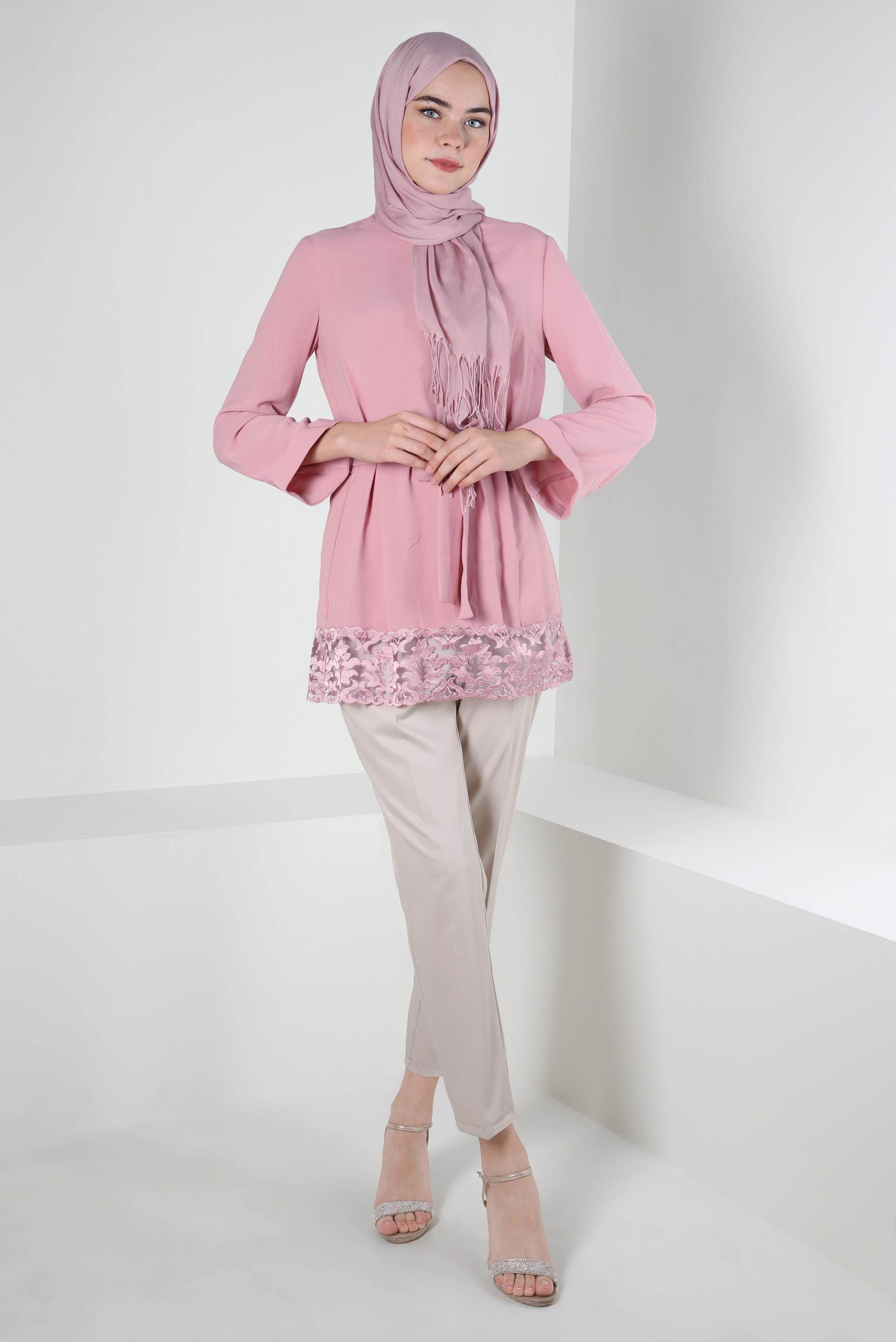 Tesettür giyim PUDRA ETEK UCU DANTEL DETAYLI KUŞAKLI BLUZ 42802 