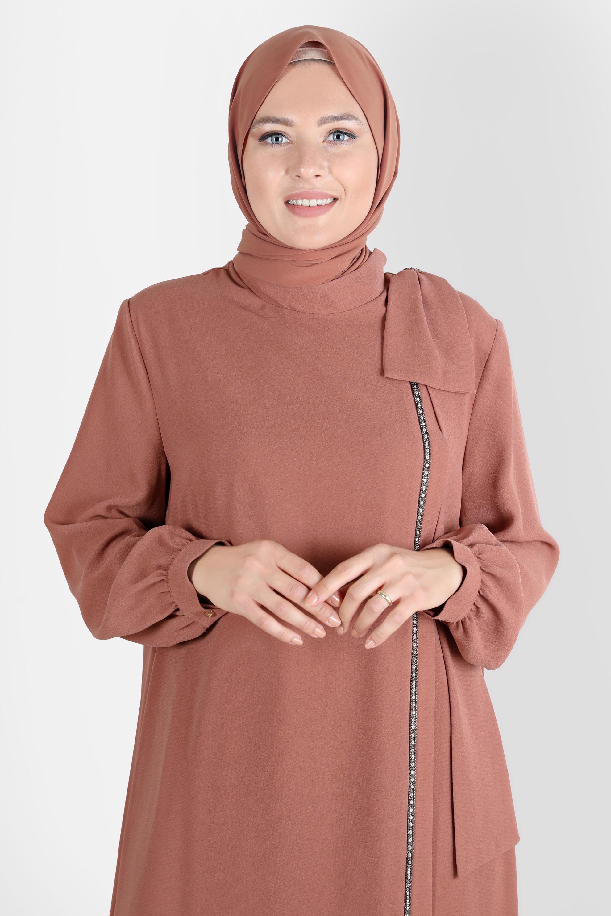 Tesettür giyim KAHVE FİYONK DETAYLI TAŞLI KREP ELBİSE 20234 