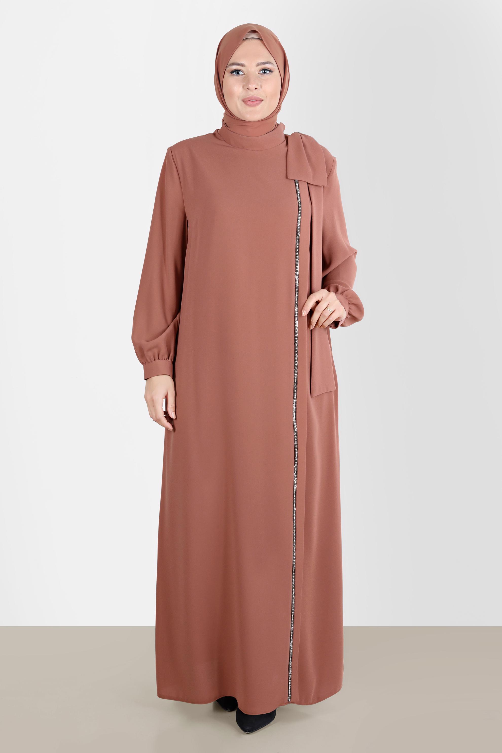 Tesettür giyim KAHVE FİYONK DETAYLI TAŞLI KREP ELBİSE 20234 