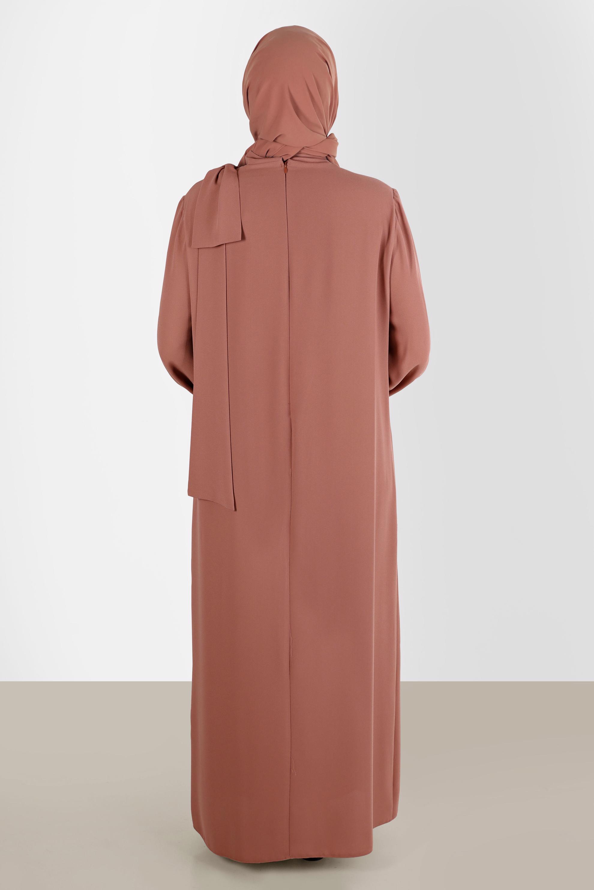 Tesettür giyim KAHVE FİYONK DETAYLI TAŞLI KREP ELBİSE 20234 