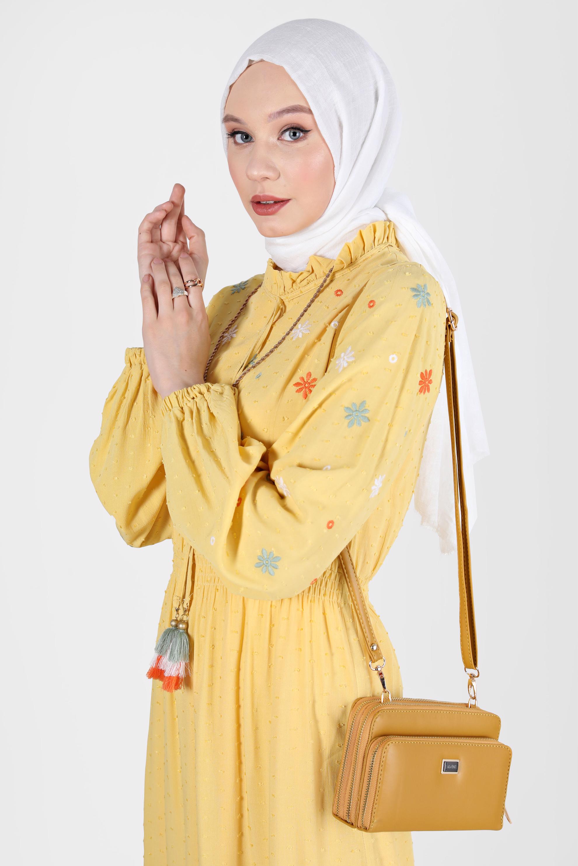 Tesettür giyim SARI YAKASI FIRFIRLI ÇİÇEK NAKIŞLI ELBİSE 41664 