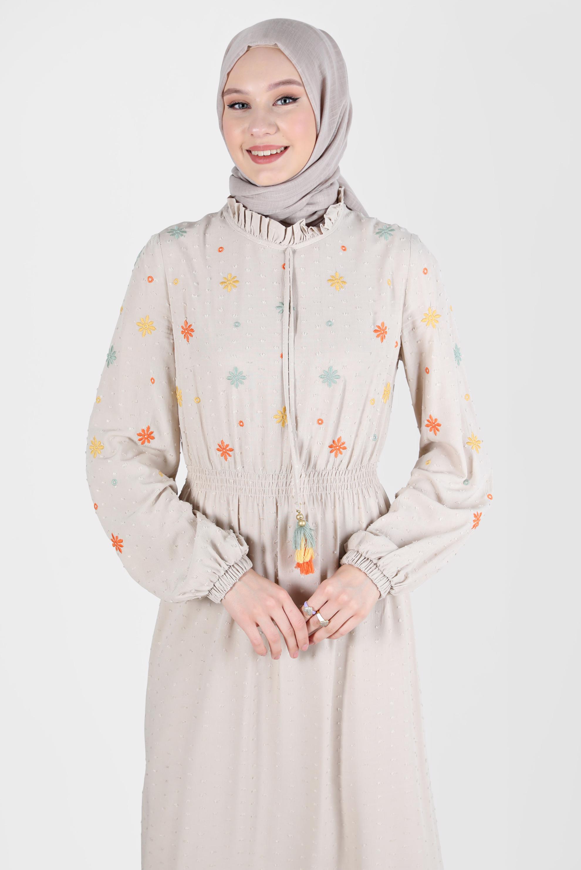 Tesettür giyim BEJ YAKASI FIRFIRLI ÇİÇEK NAKIŞLI ELBİSE 41664 