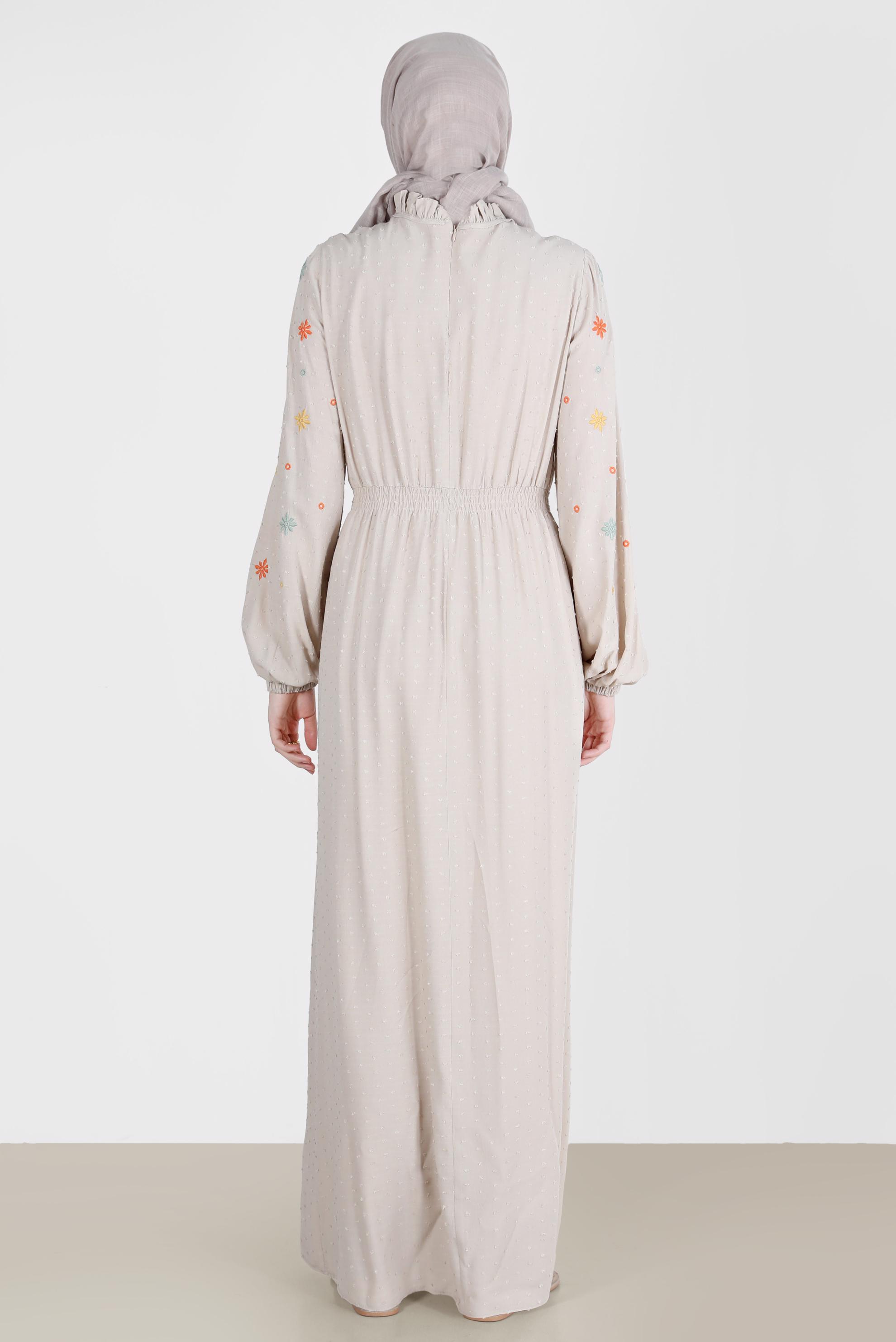 Tesettür giyim BEJ YAKASI FIRFIRLI ÇİÇEK NAKIŞLI ELBİSE 41664 