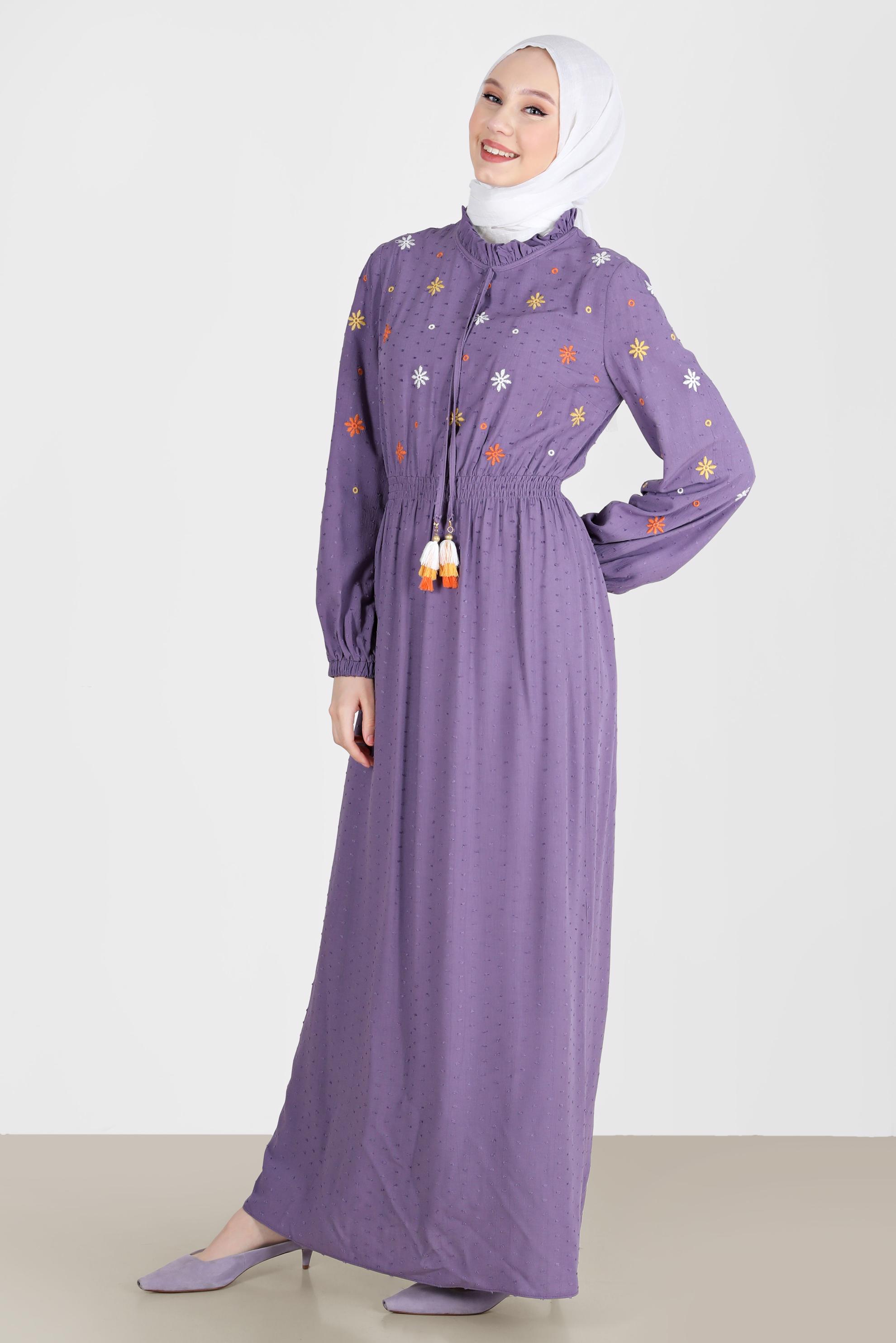 Tesettür giyim MOR YAKASI FIRFIRLI ÇİÇEK NAKIŞLI ELBİSE 41664 