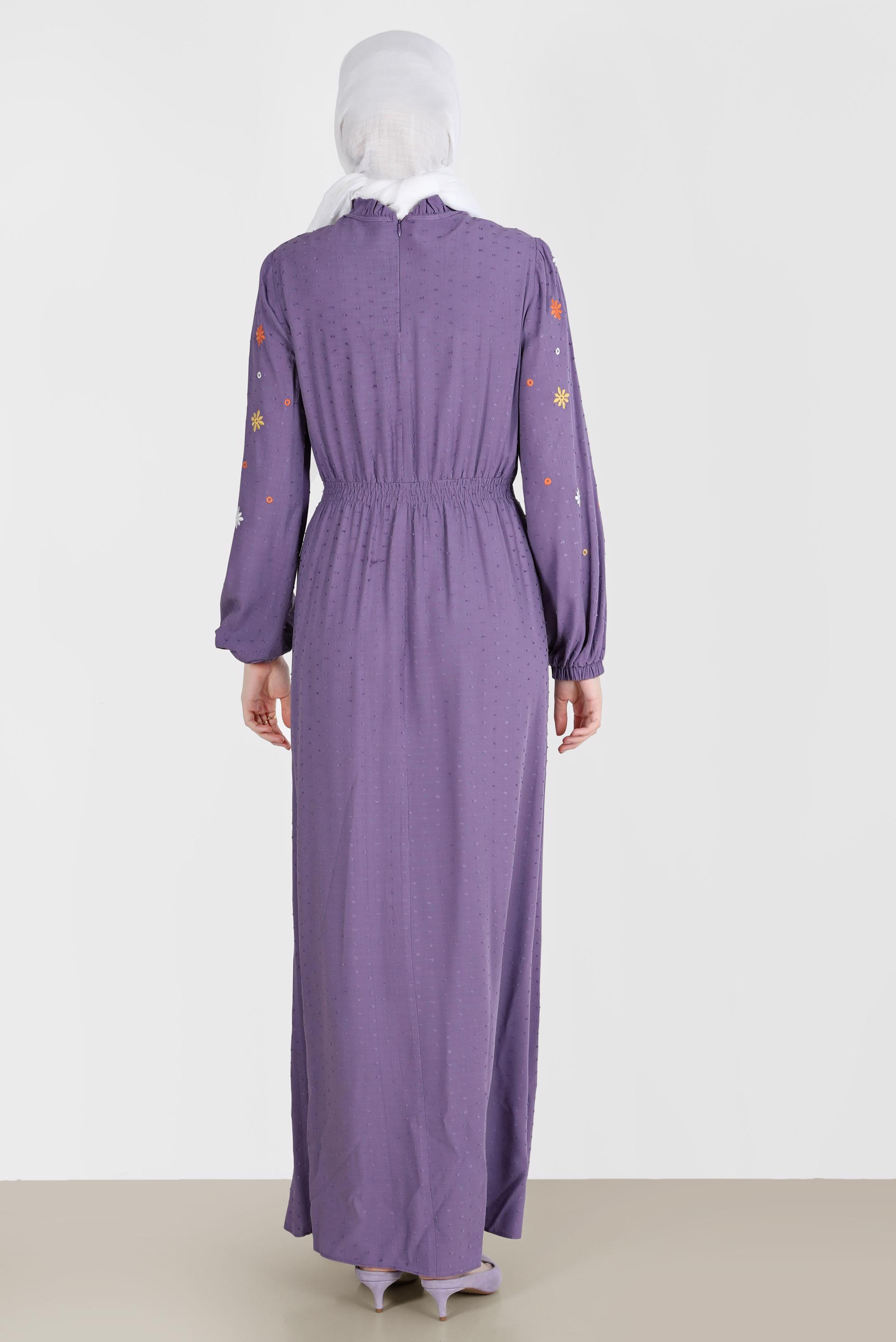 Tesettür giyim MOR YAKASI FIRFIRLI ÇİÇEK NAKIŞLI ELBİSE 41664 