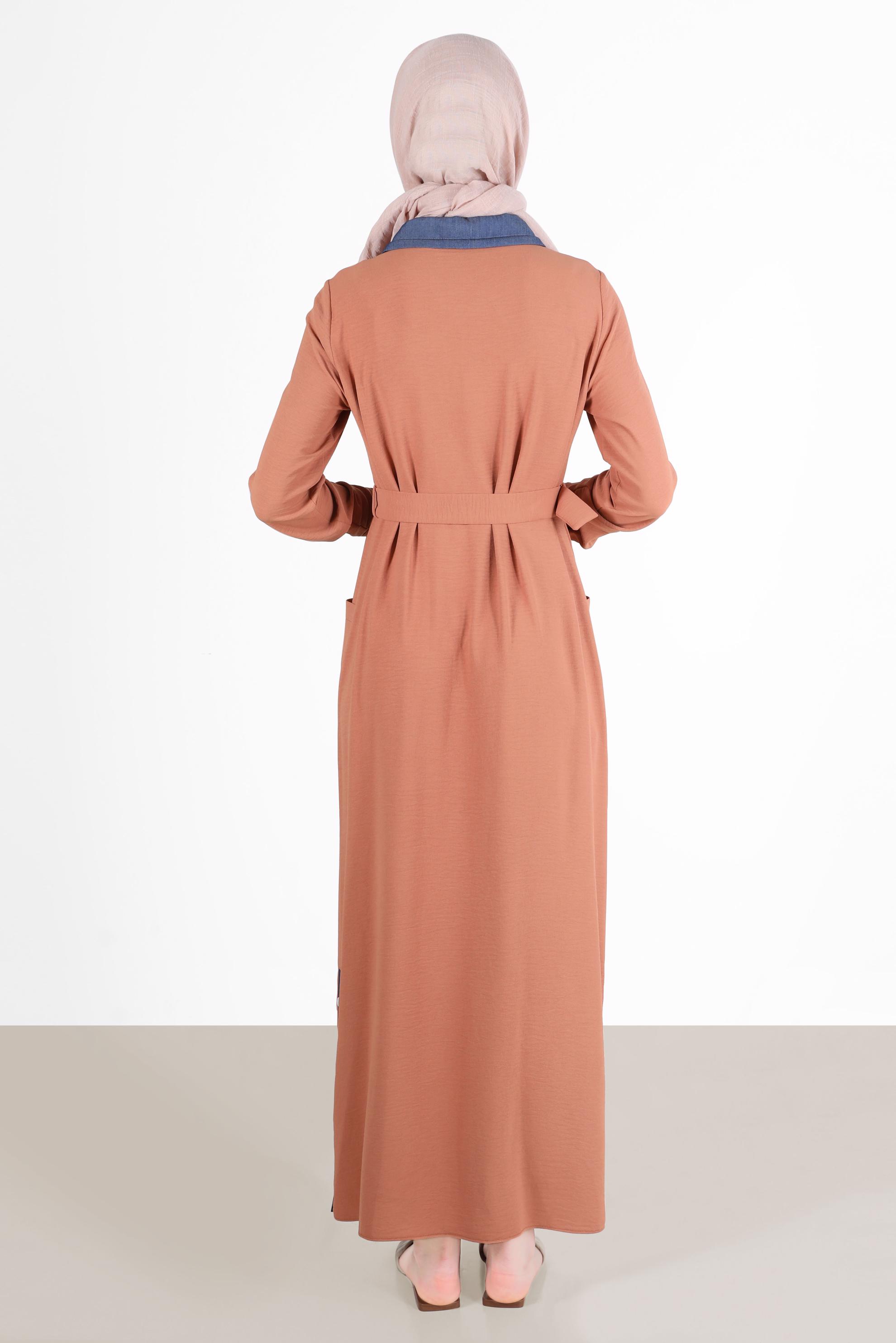 Tesettür giyim KAHVE ETEK UCU DÜĞMELİ KEMERLİ ELBİSE 41738 