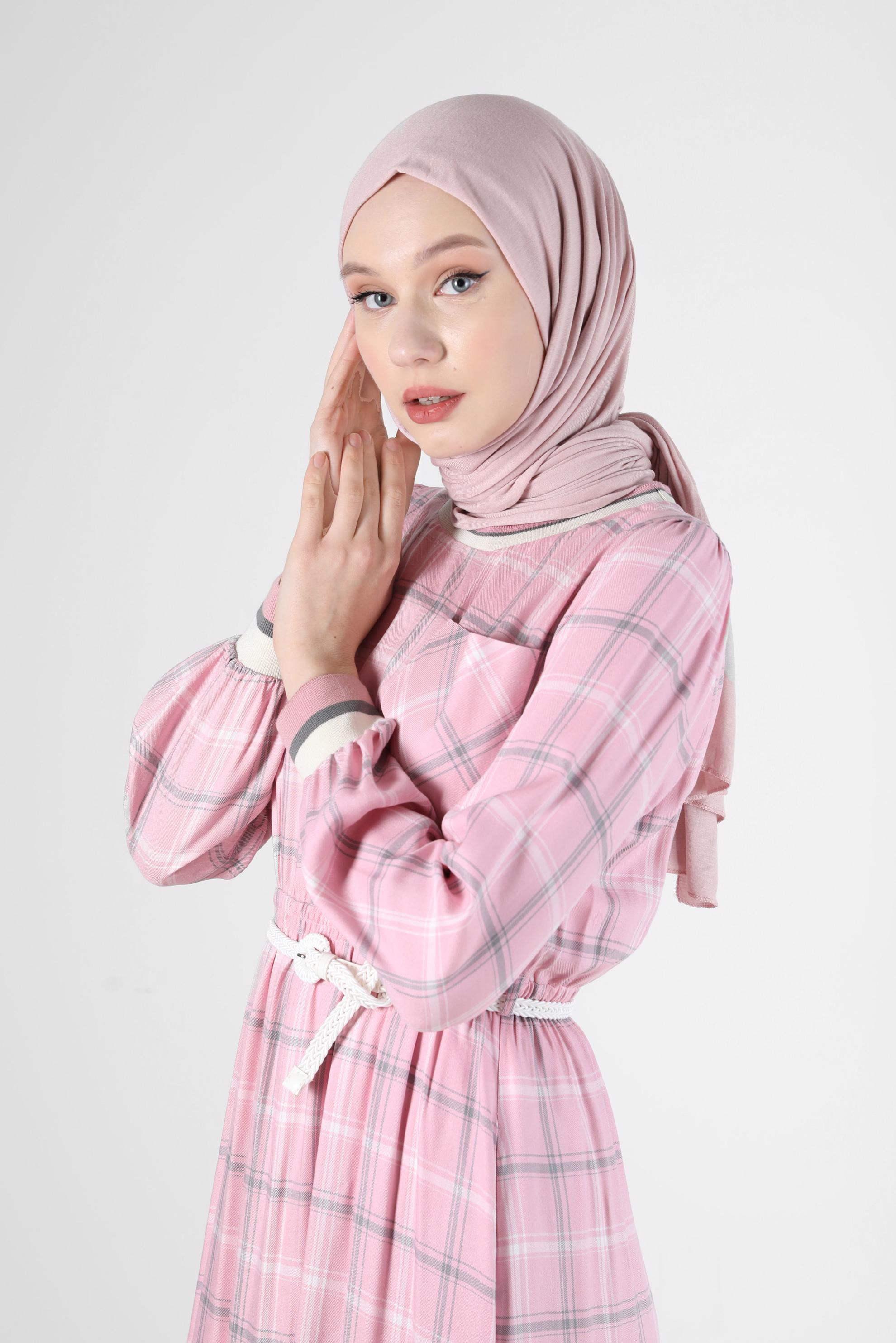 Tesettür giyim PEMBE KEMERLİ EKOSE ELBİSE 41764 