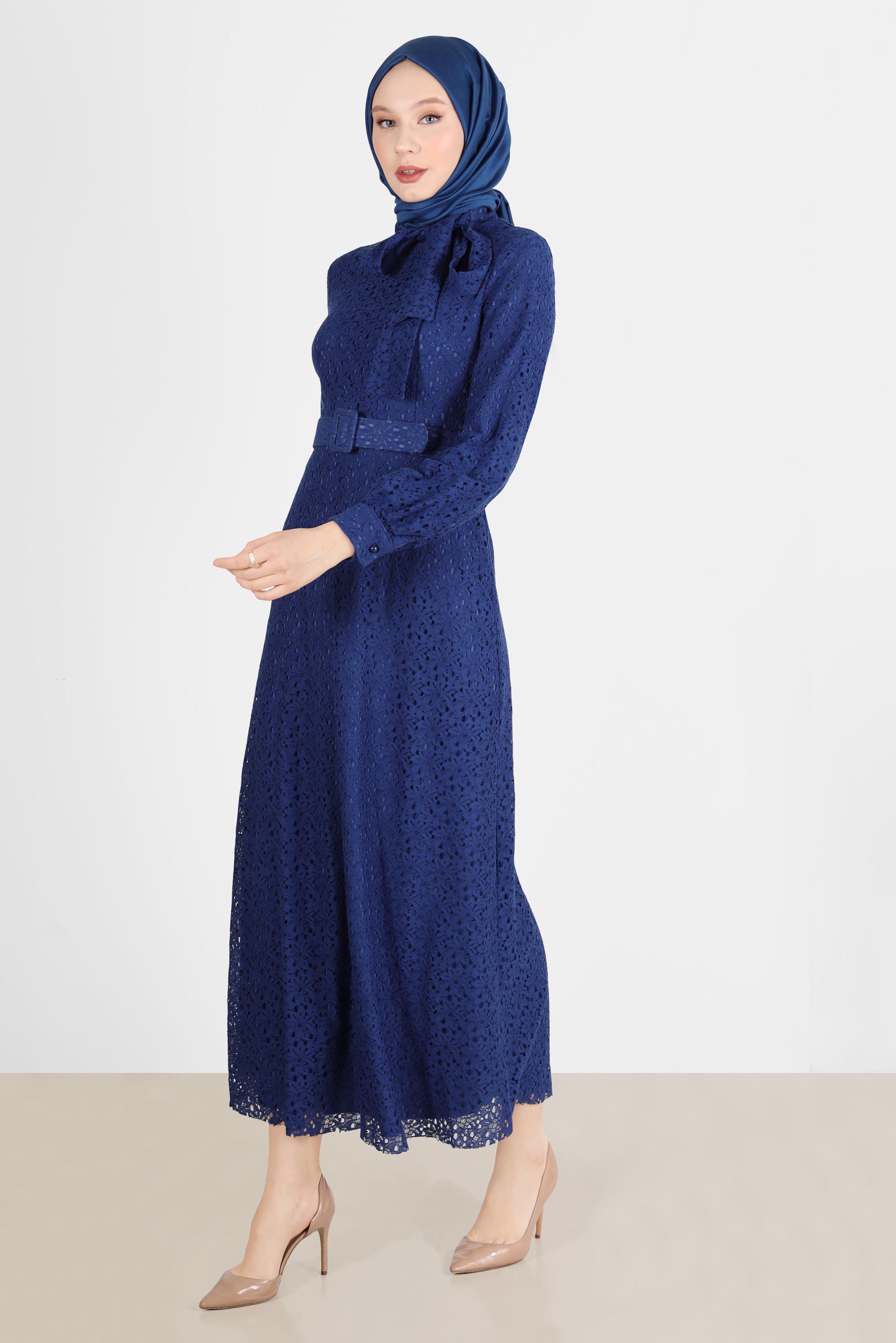 Tesettür giyim LACİVERT FİYONK DETAYLI DANTEL ELBİSE 42413 