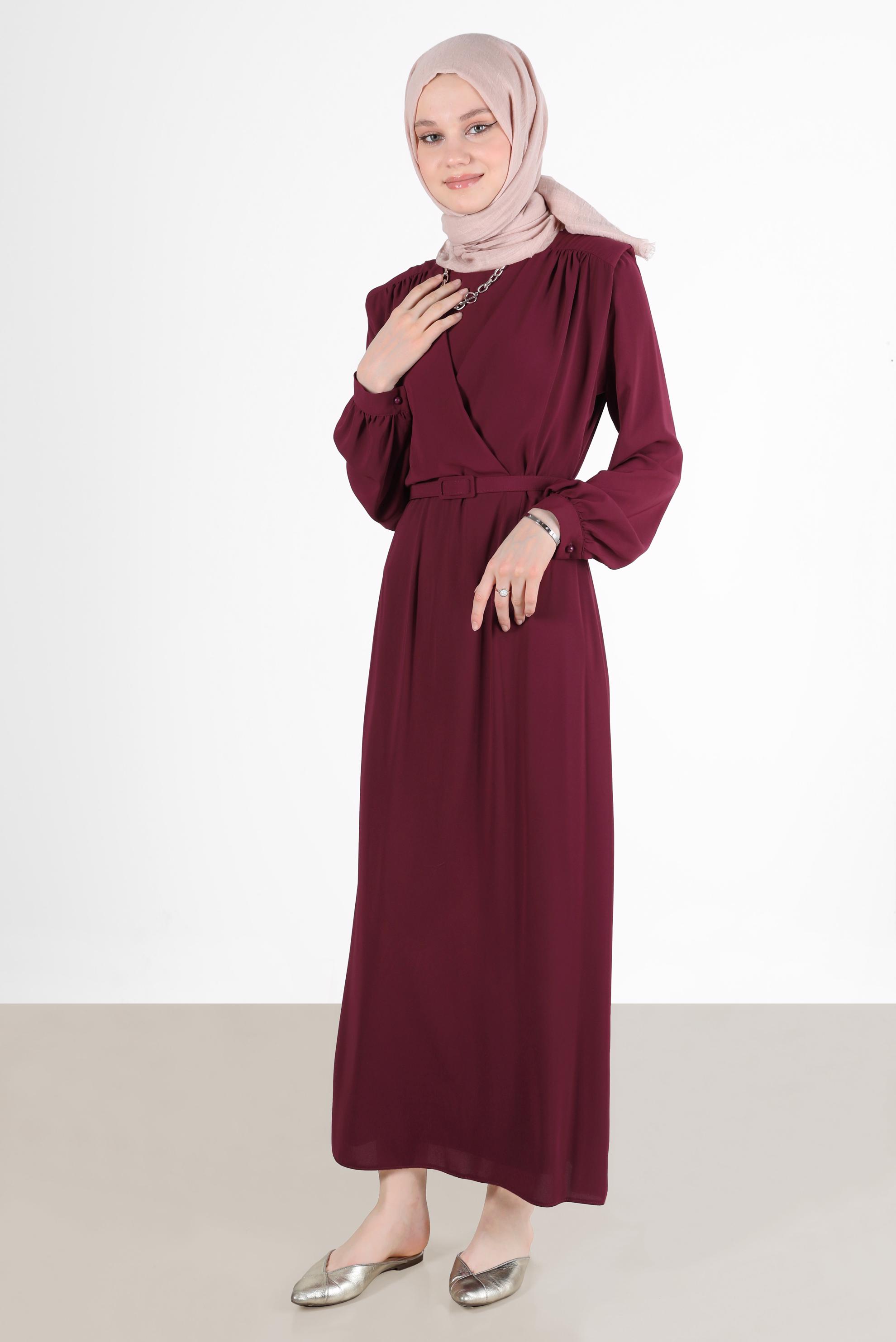Tesettür giyim BORDO OMUZLARI BÜZGÜLÜ KEMERLİ ELBİSE 42525 