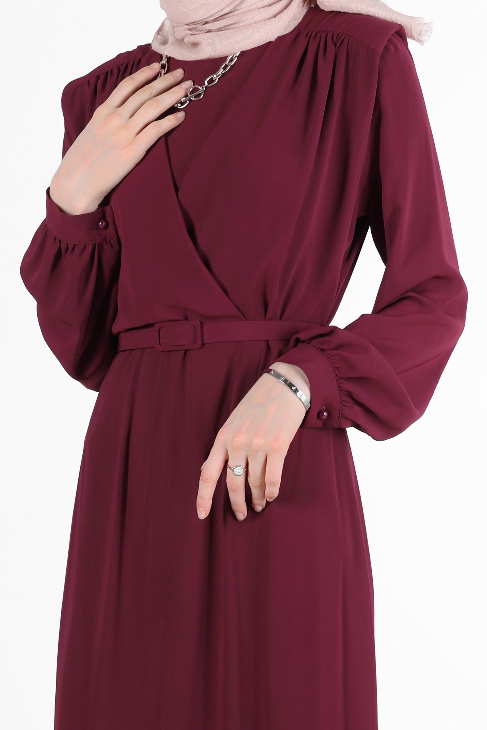 Tesettür giyim BORDO OMUZLARI BÜZGÜLÜ KEMERLİ ELBİSE 42525 
