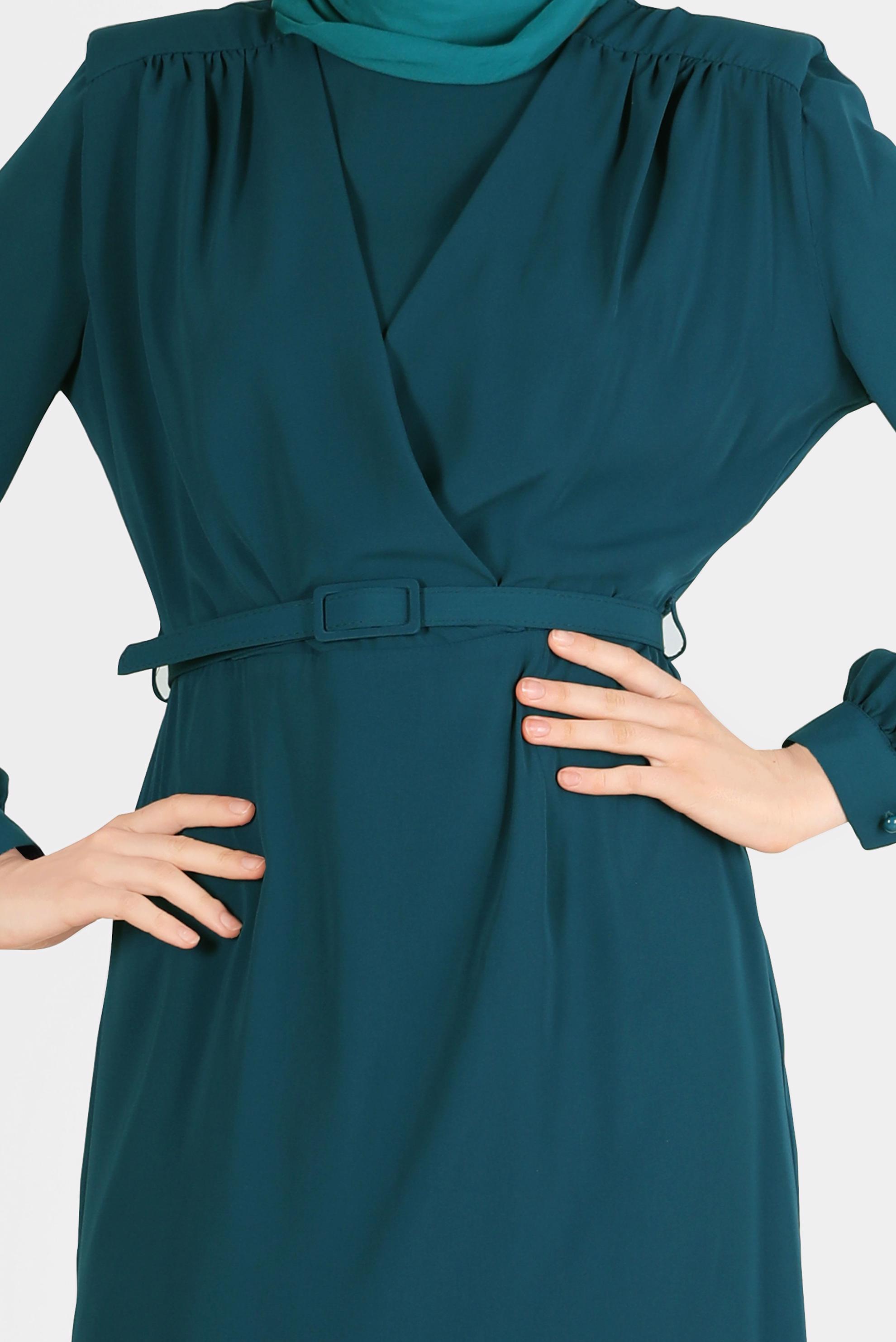 Tesettür giyim YEŞİL OMUZLARI BÜZGÜLÜ KEMERLİ ELBİSE 42525 