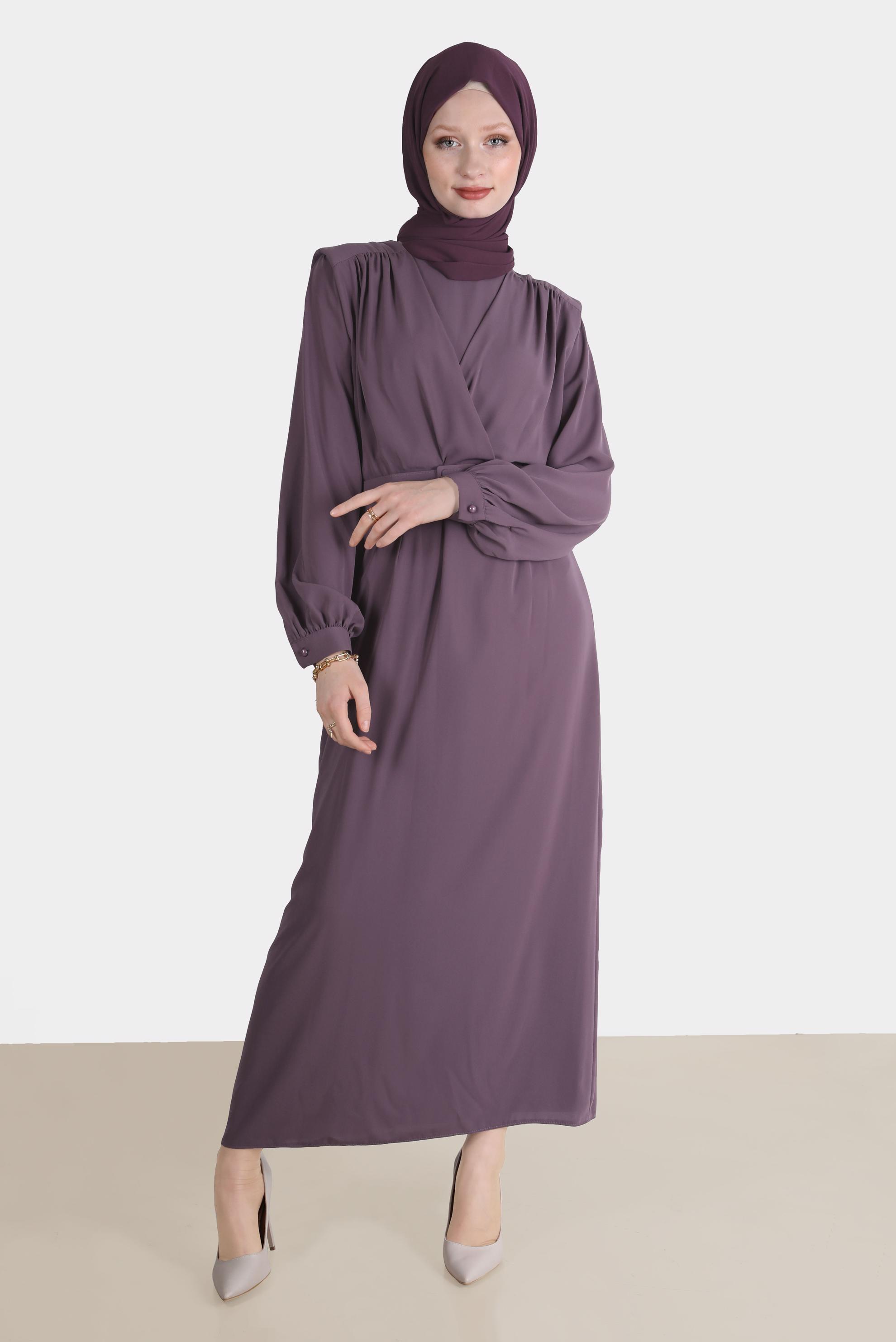 Tesettür giyim MOR OMUZLARI BÜZGÜLÜ KEMERLİ ELBİSE 42525 