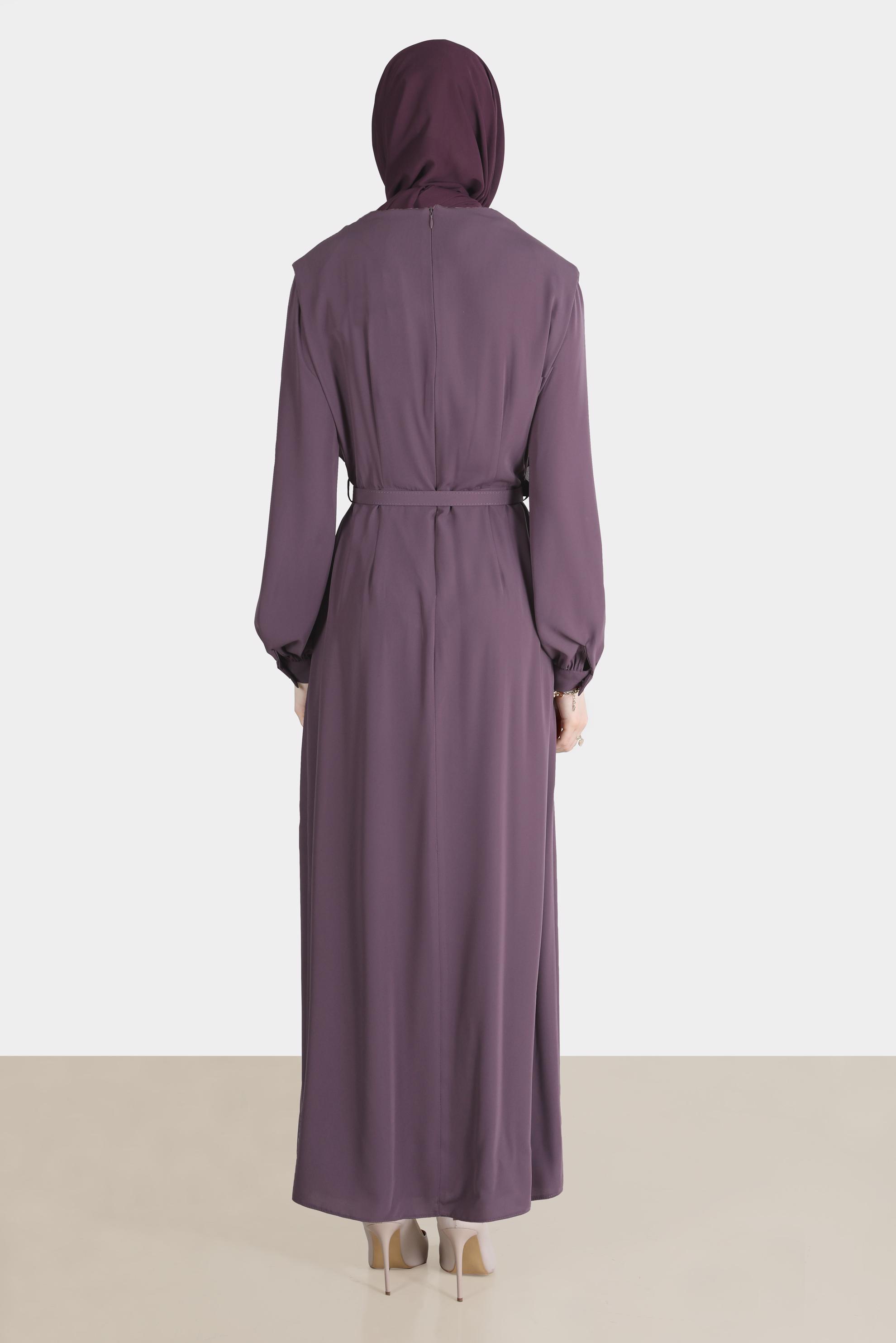 Tesettür giyim MOR OMUZLARI BÜZGÜLÜ KEMERLİ ELBİSE 42525 