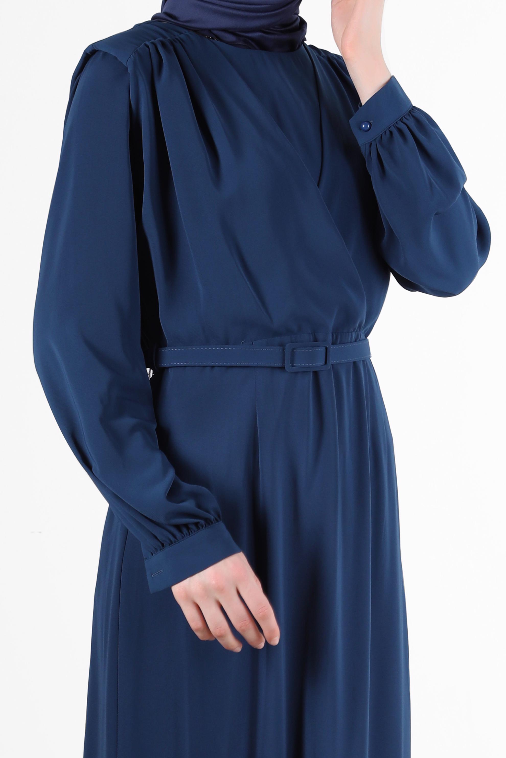 Tesettür giyim LACİVERT OMUZLARI BÜZGÜLÜ KEMERLİ ELBİSE 42525 