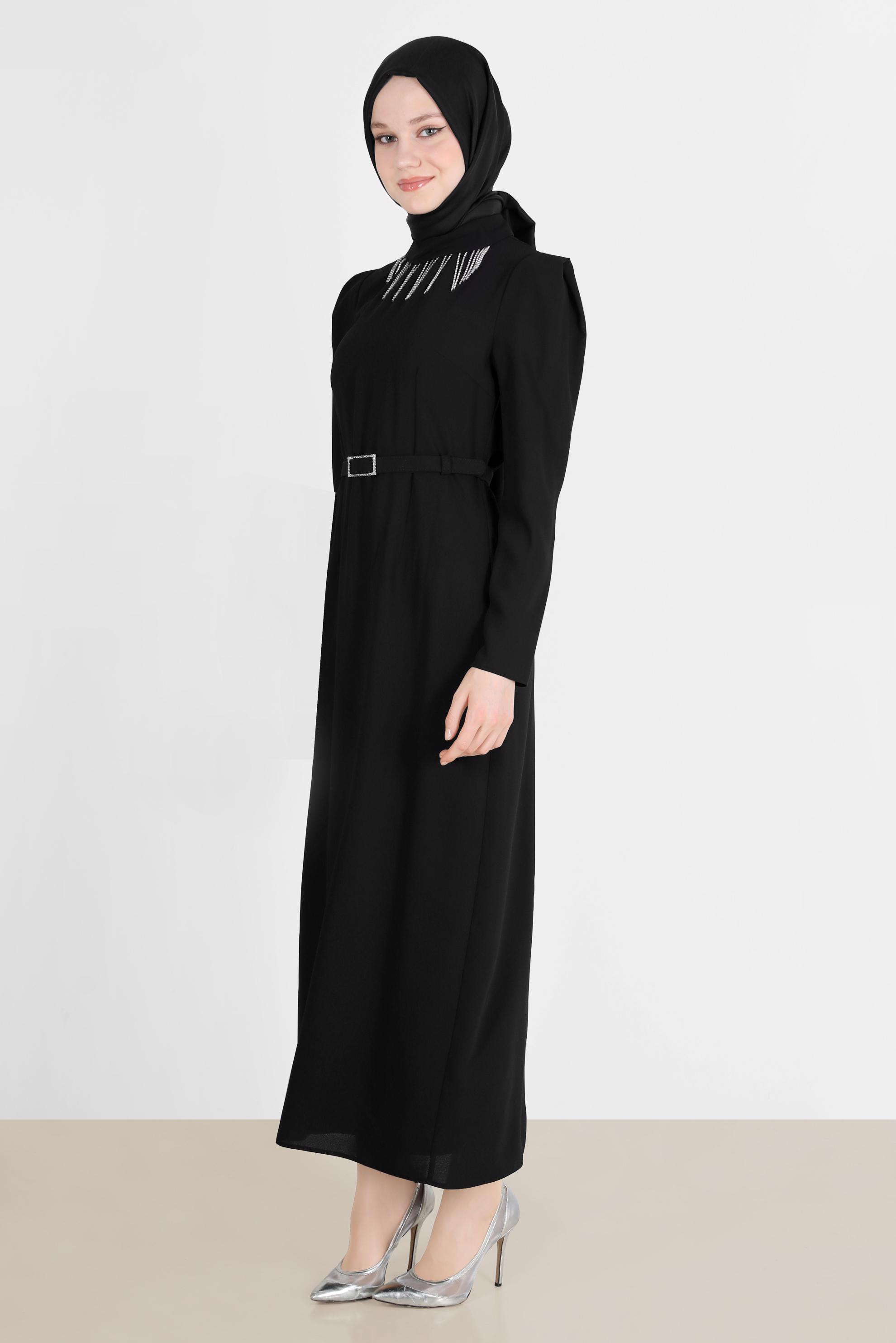 Tesettür giyim SİYAH PÜSKÜL DETAYLI VATKALI ELBİSE 42526 