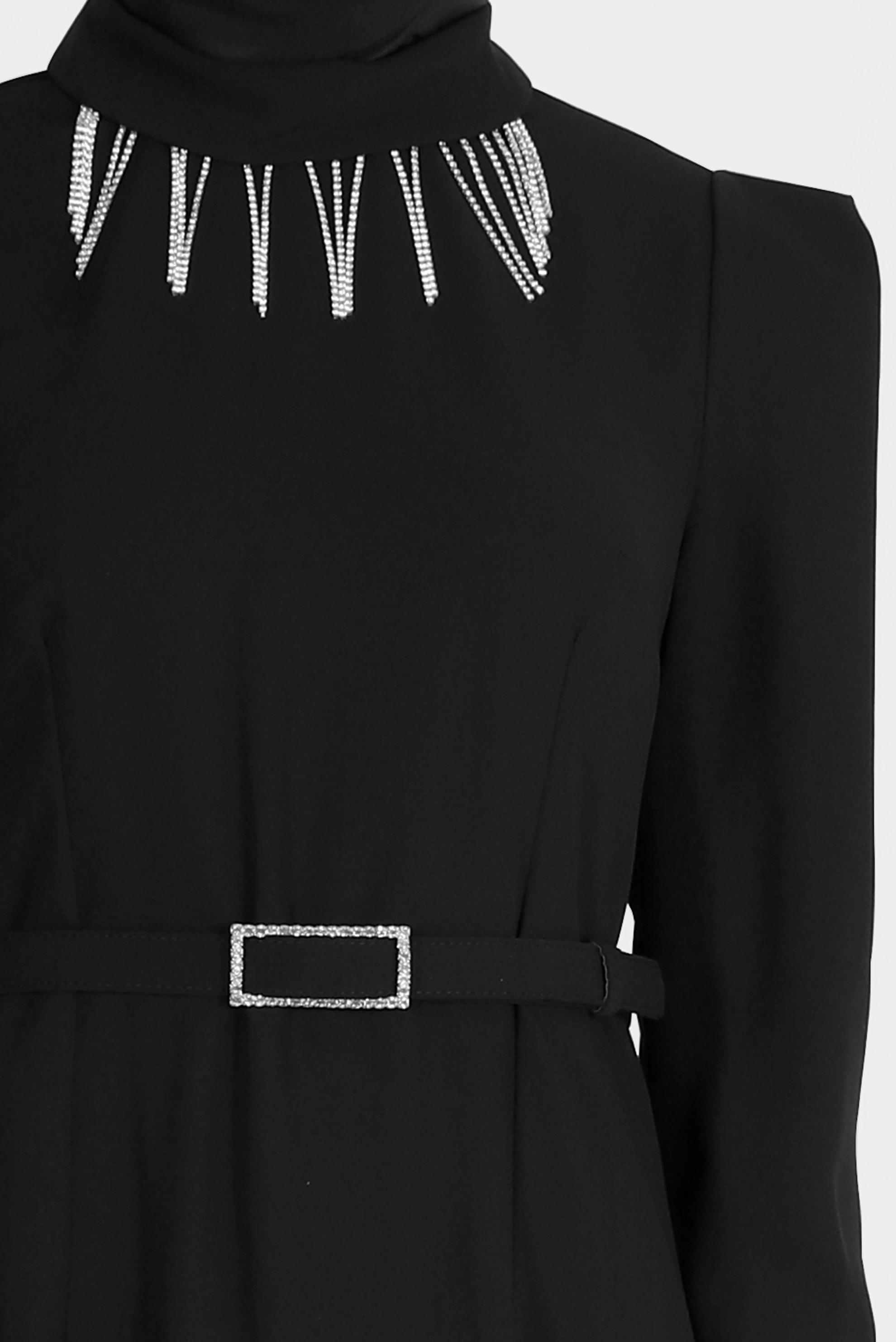 Tesettür giyim SİYAH PÜSKÜL DETAYLI VATKALI ELBİSE 42526 