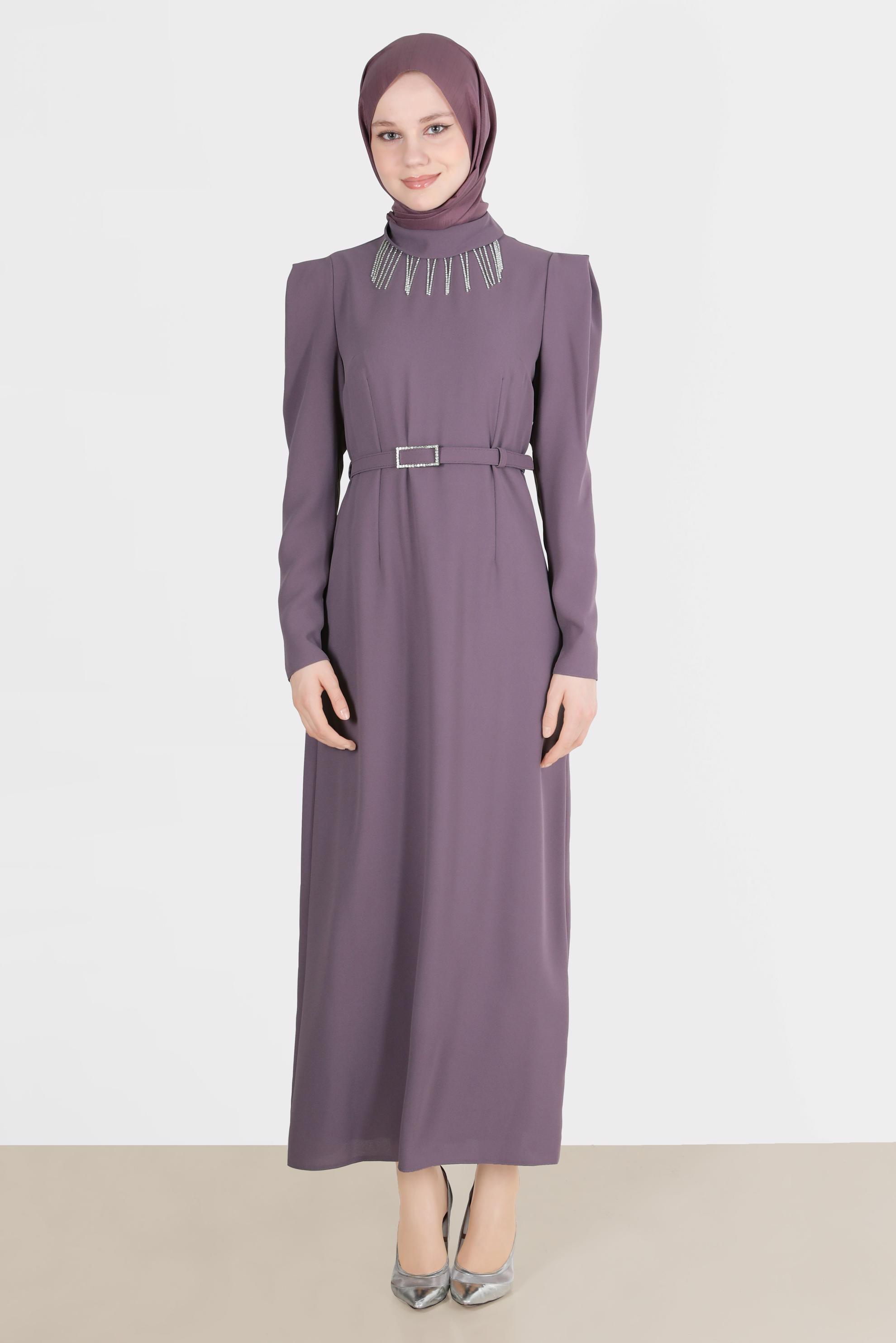 Tesettür giyim MOR PÜSKÜL DETAYLI VATKALI ELBİSE 42526 