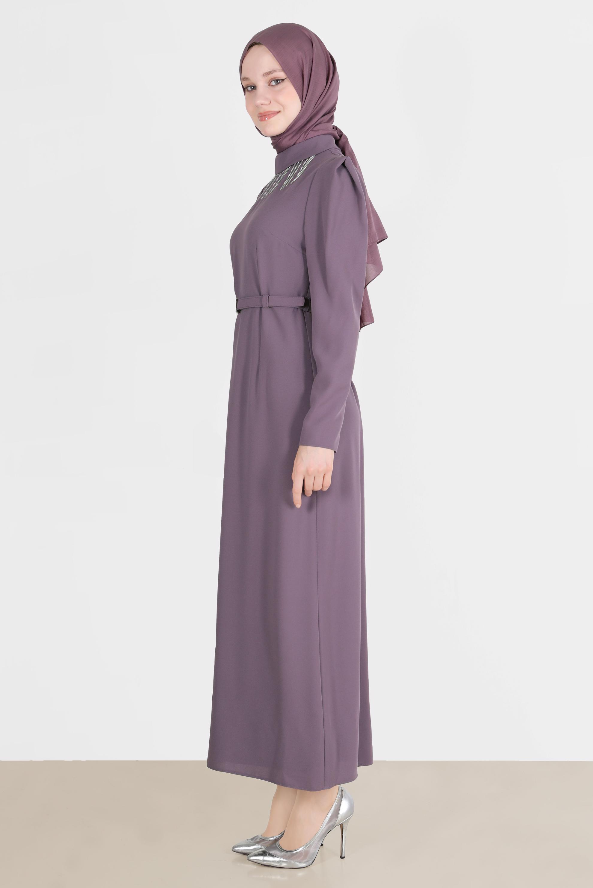 Tesettür giyim MOR PÜSKÜL DETAYLI VATKALI ELBİSE 42526 