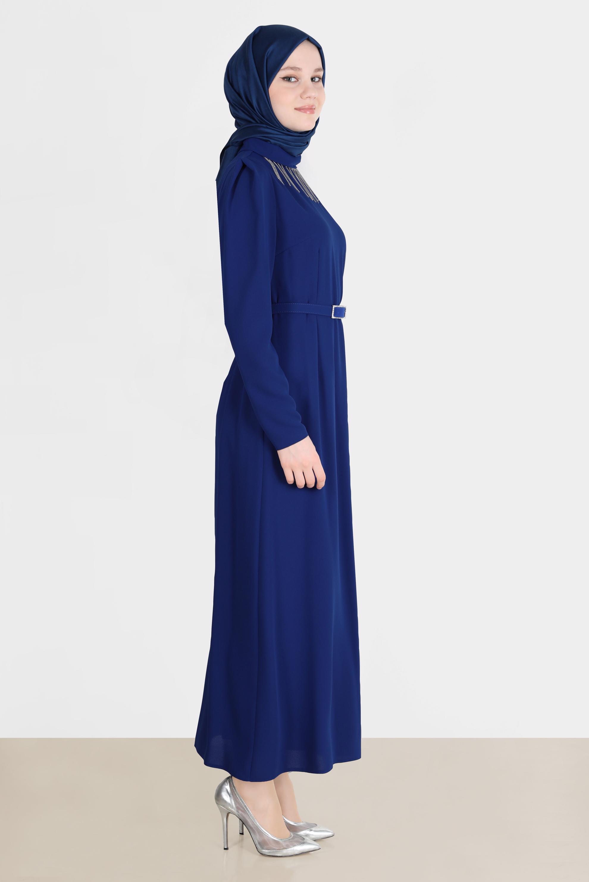 Tesettür giyim MAVİ PÜSKÜL DETAYLI VATKALI ELBİSE 42526 