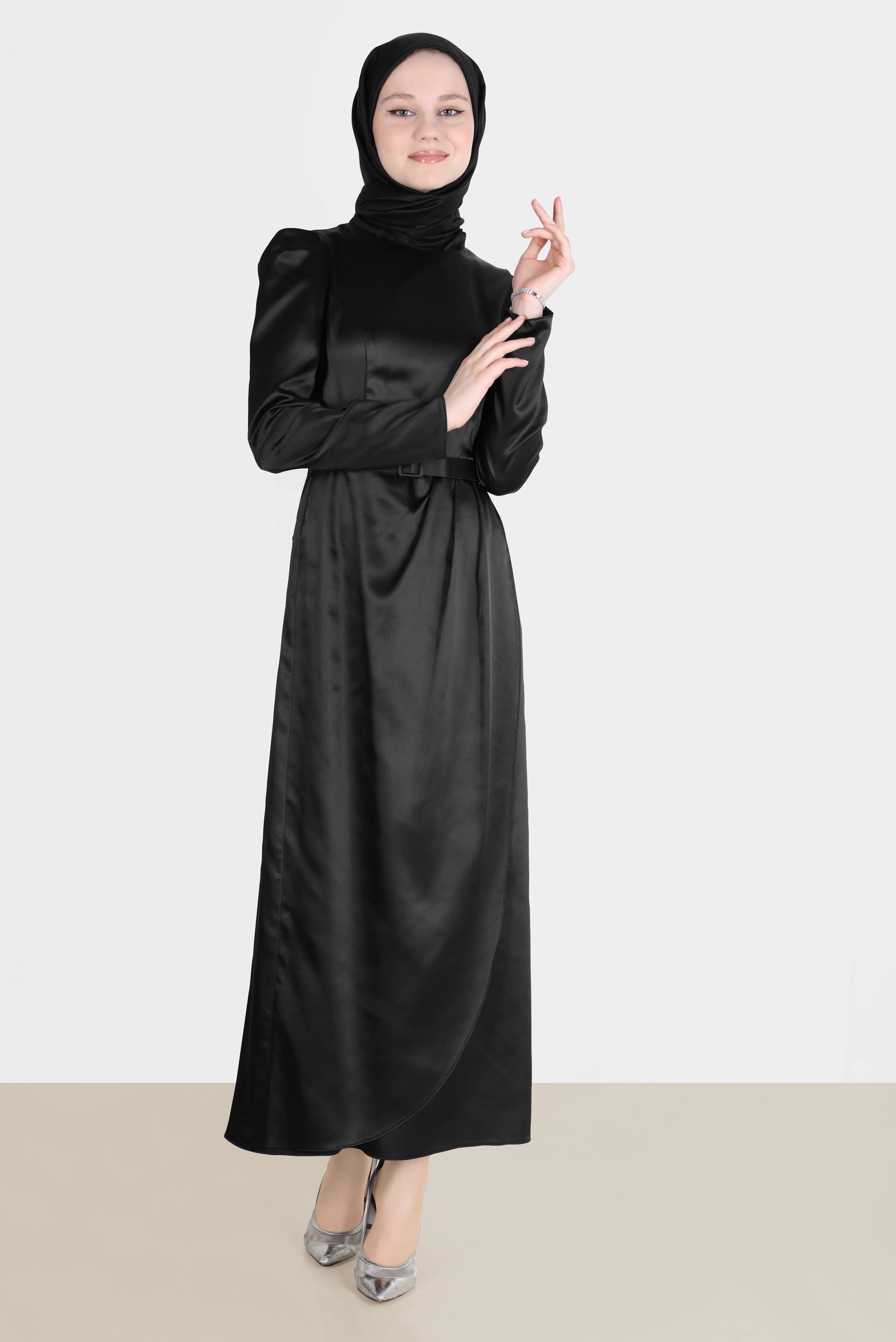 Tesettür giyim SİYAH KEMERLİ SATEN ELBİSE 42527 