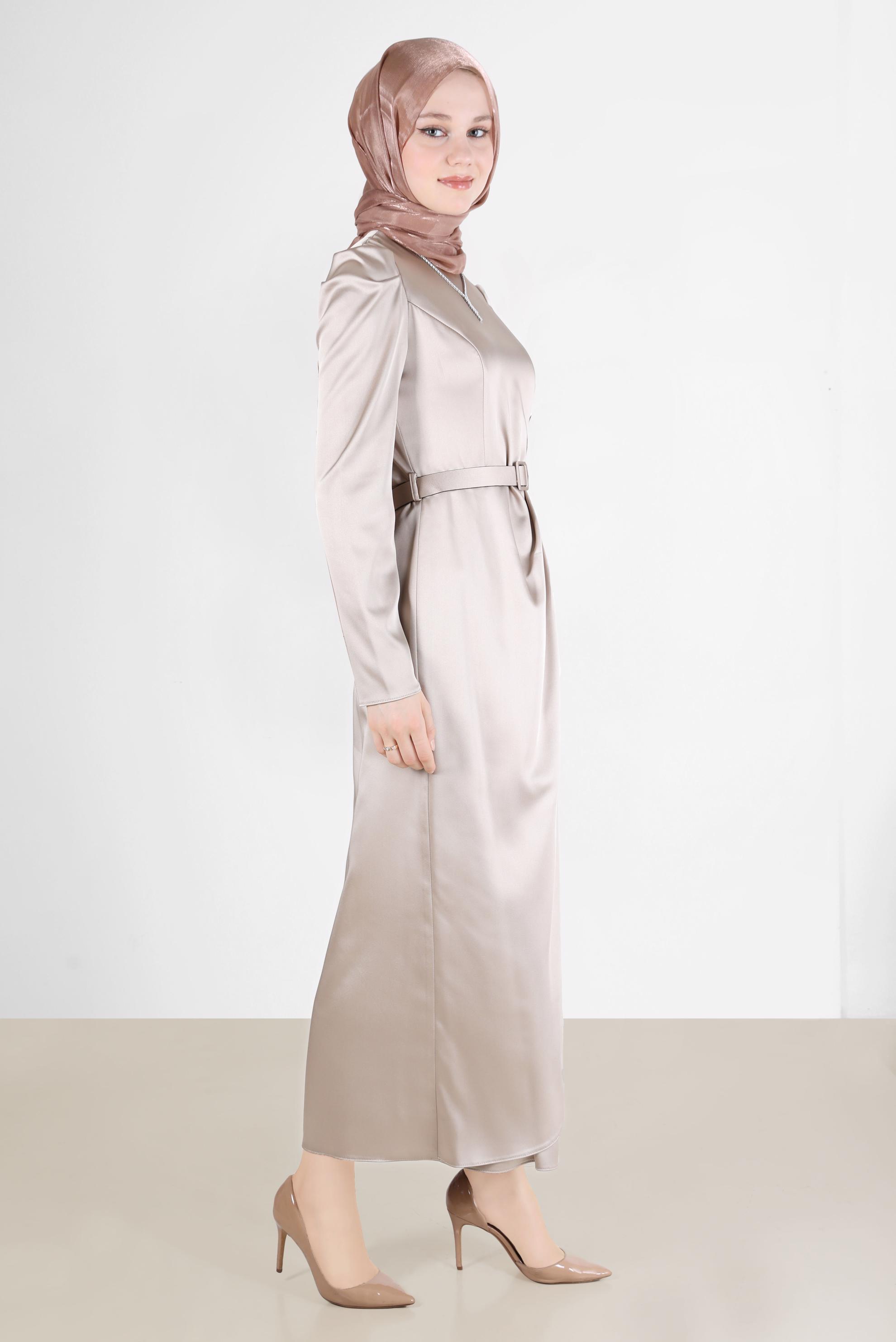 Tesettür giyim BEJ KEMERLİ SATEN ELBİSE 42527 