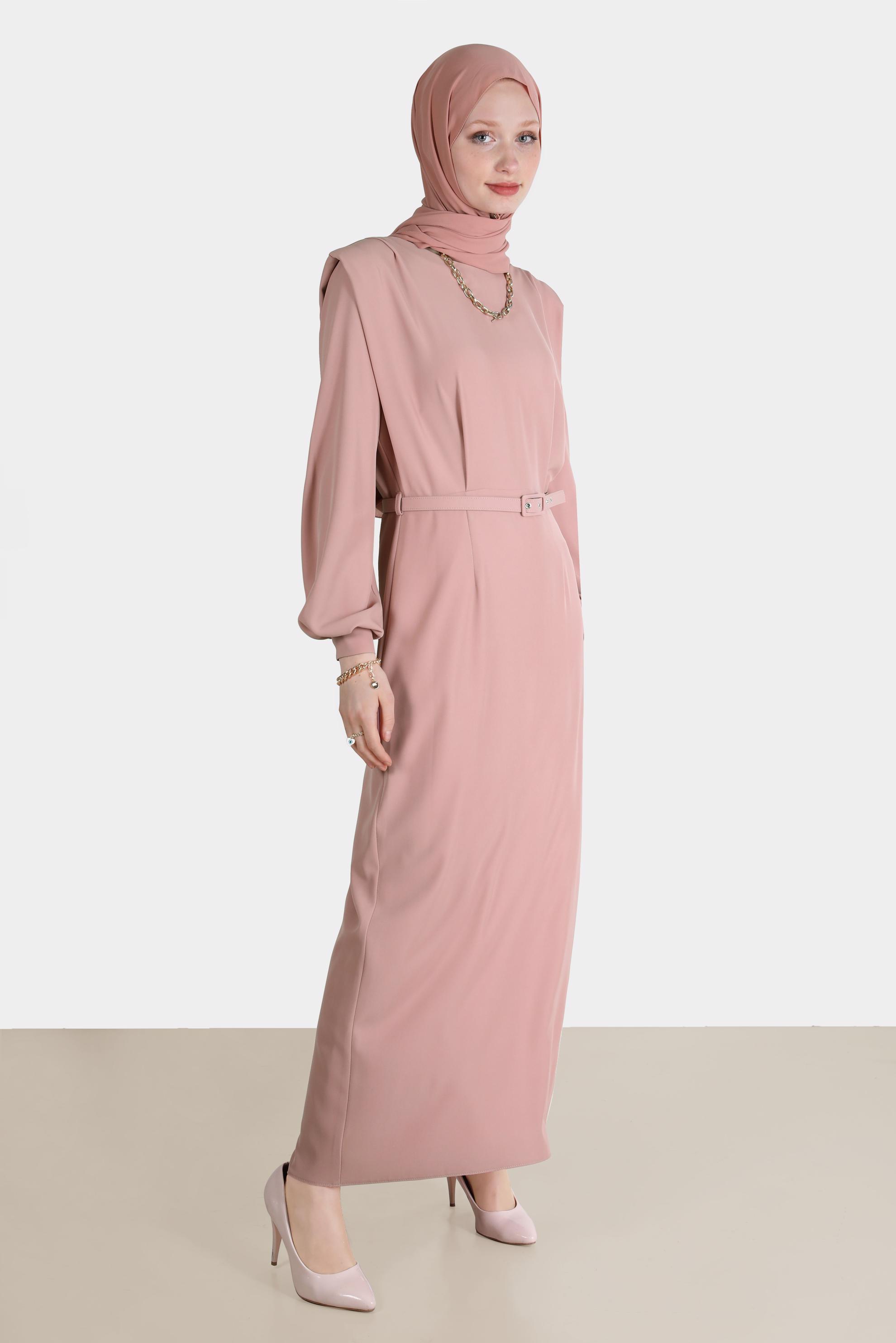 Tesettür giyim PUDRA VATKA GÖRÜNÜMLÜ KEMERLİ ELBİSE 42530 