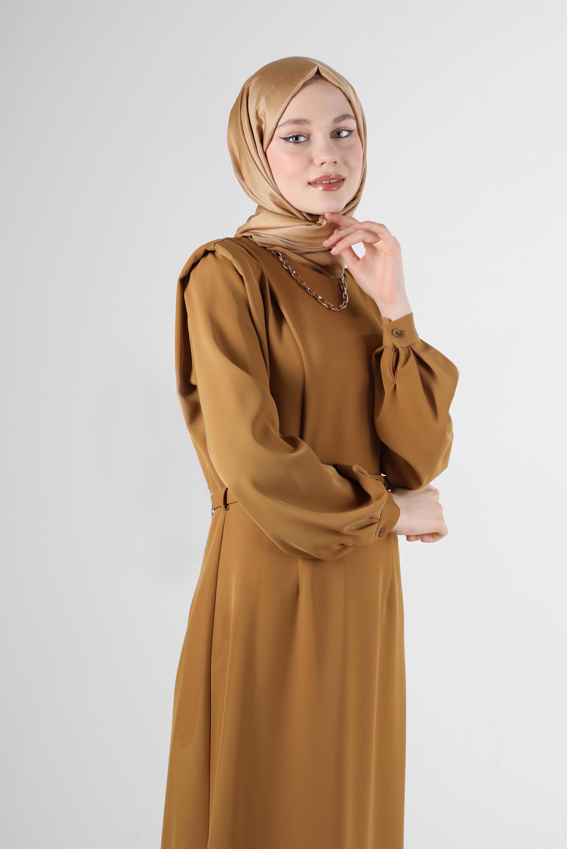 Tesettür giyim SARI VATKA GÖRÜNÜMLÜ KEMERLİ ELBİSE 42530 