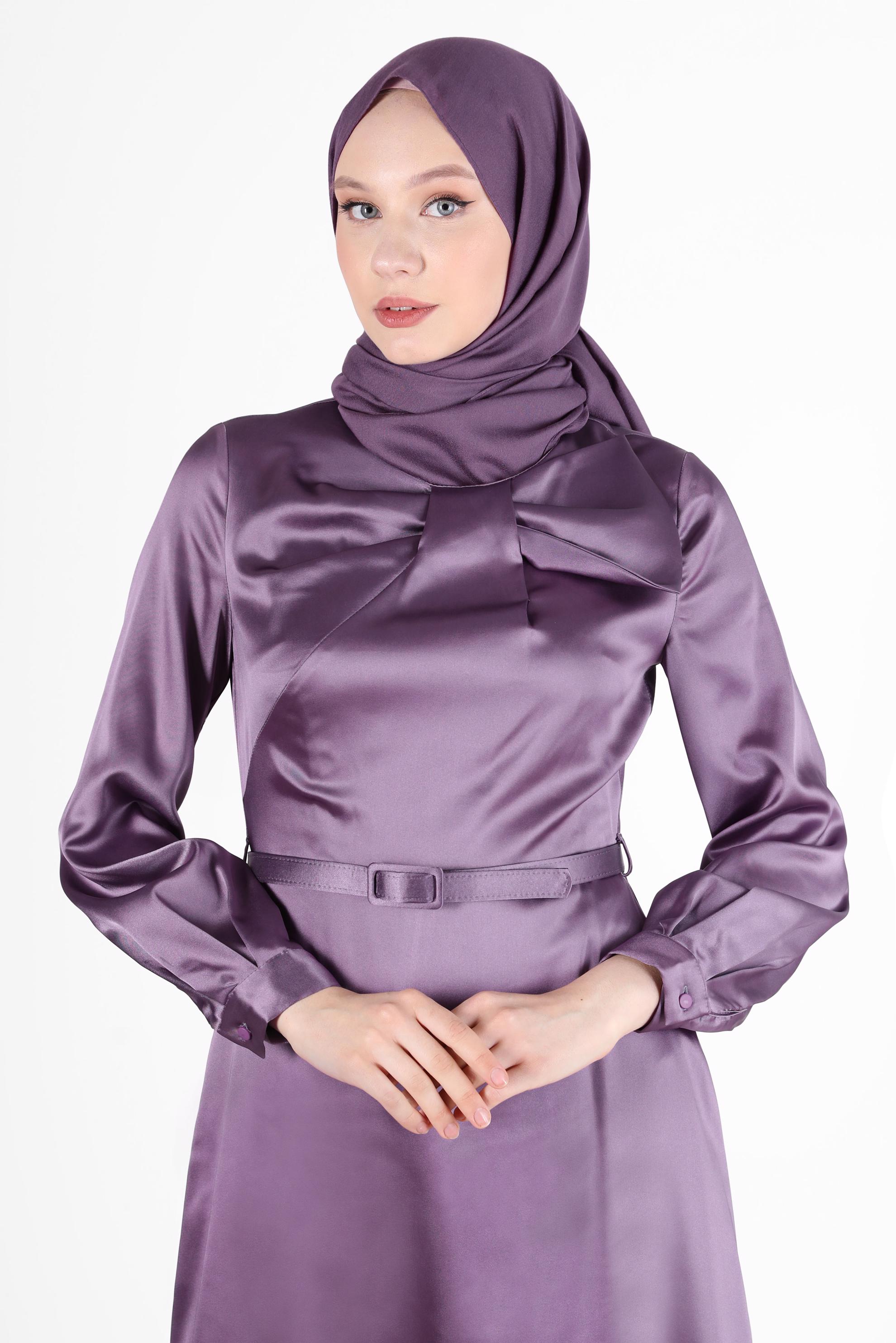 Tesettür giyim MOR FİYONK DETAYLI KEMERLİ ELBİSE 42532 