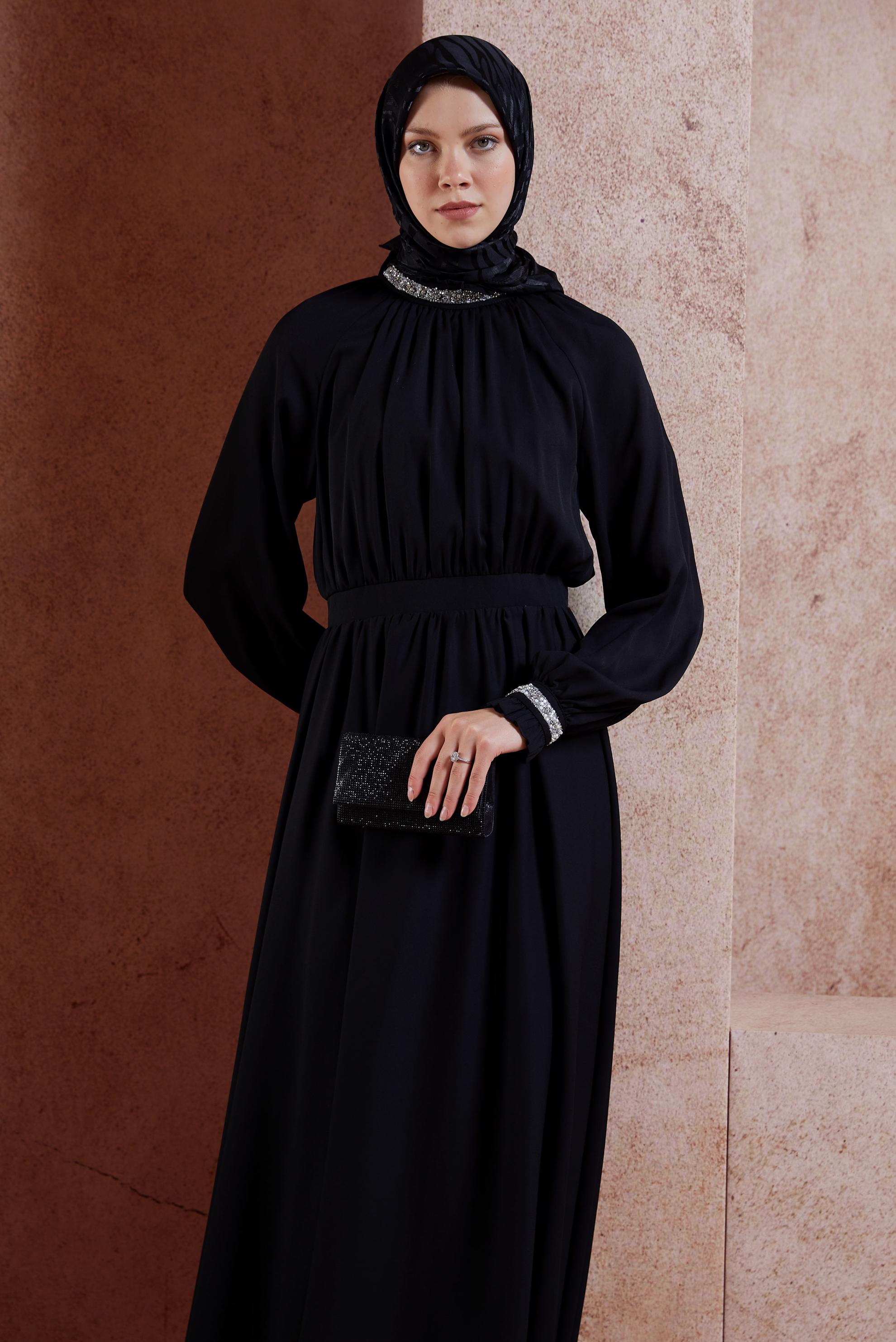 Tesettür giyim SİYAH TAŞ DETAYLI ELBİSE 42553 