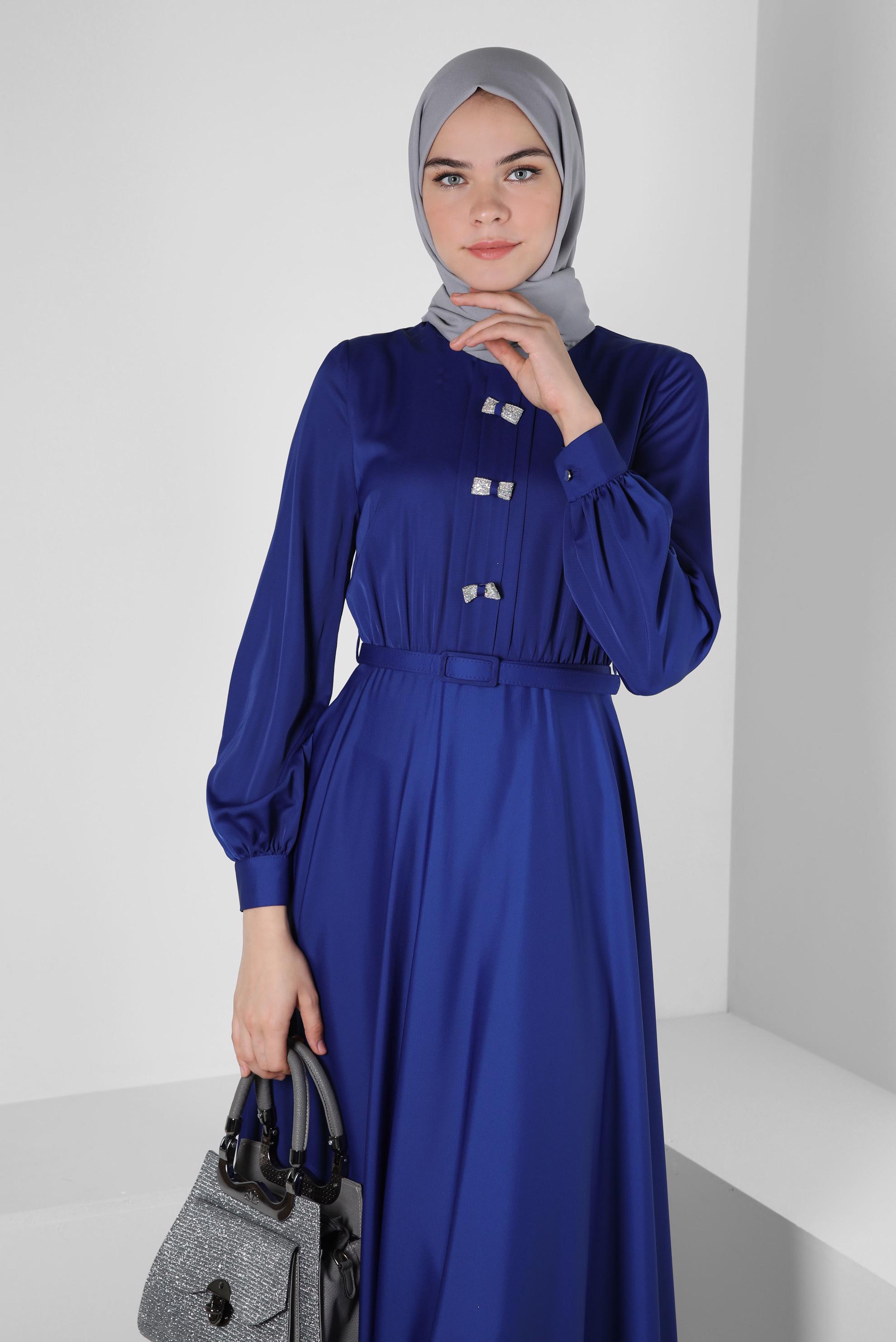 Tesettür giyim LACİVERT TAŞLI FİYONK DETAYLI ELBİSE 42555 
