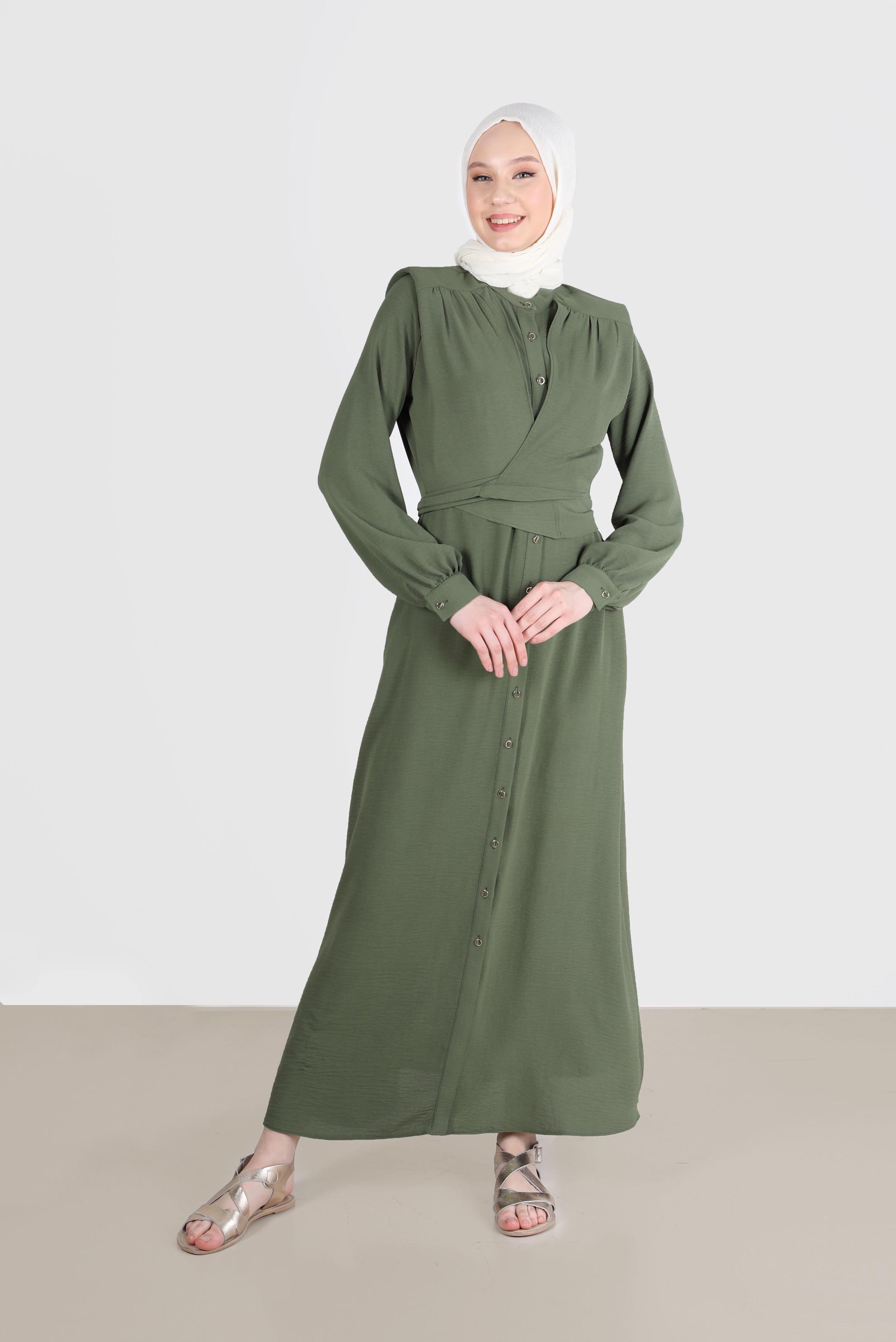 Tesettür giyim HAKİ BOYDAN DÜĞMELİ BAĞLAMA DETAYLI ELBİSE 42566 