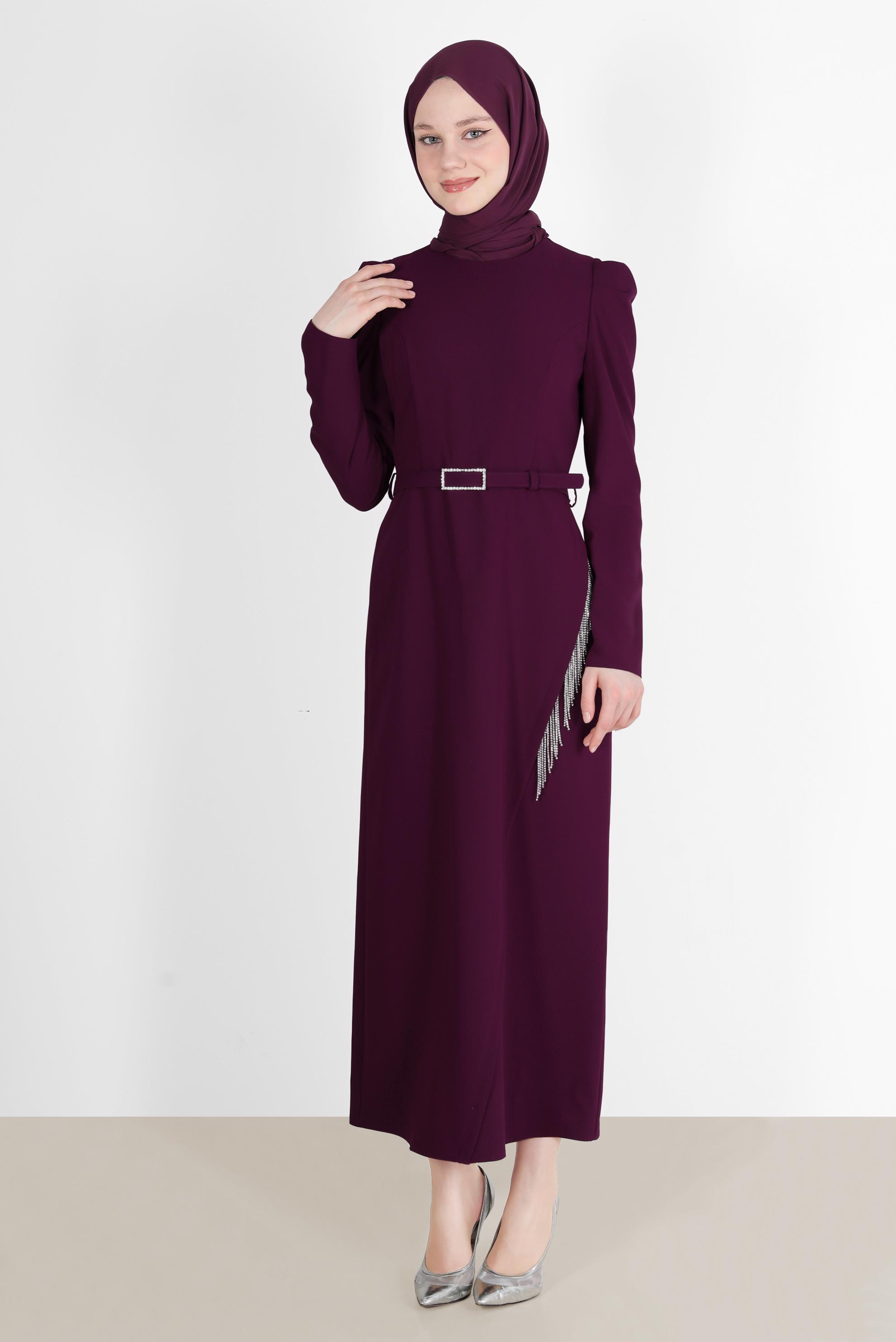 Tesettür giyim BORDO KEMERLİ PÜSKÜL DETAYLI ELBİSE 42568 