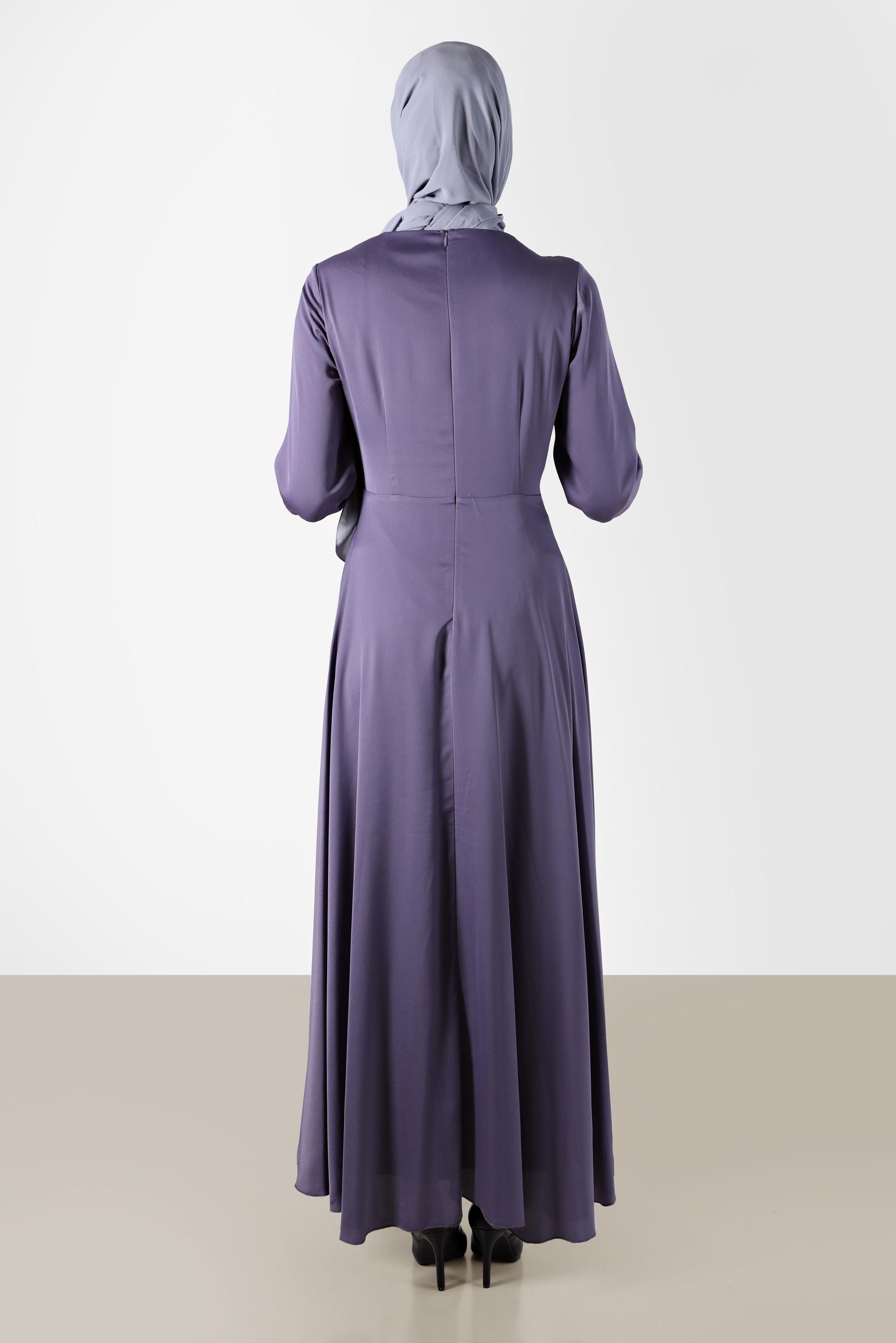 Tesettür giyim MOR TAŞ DETAYLI ÇAPRAZ BAĞLAMALI SATEN ELBİSE 42569 