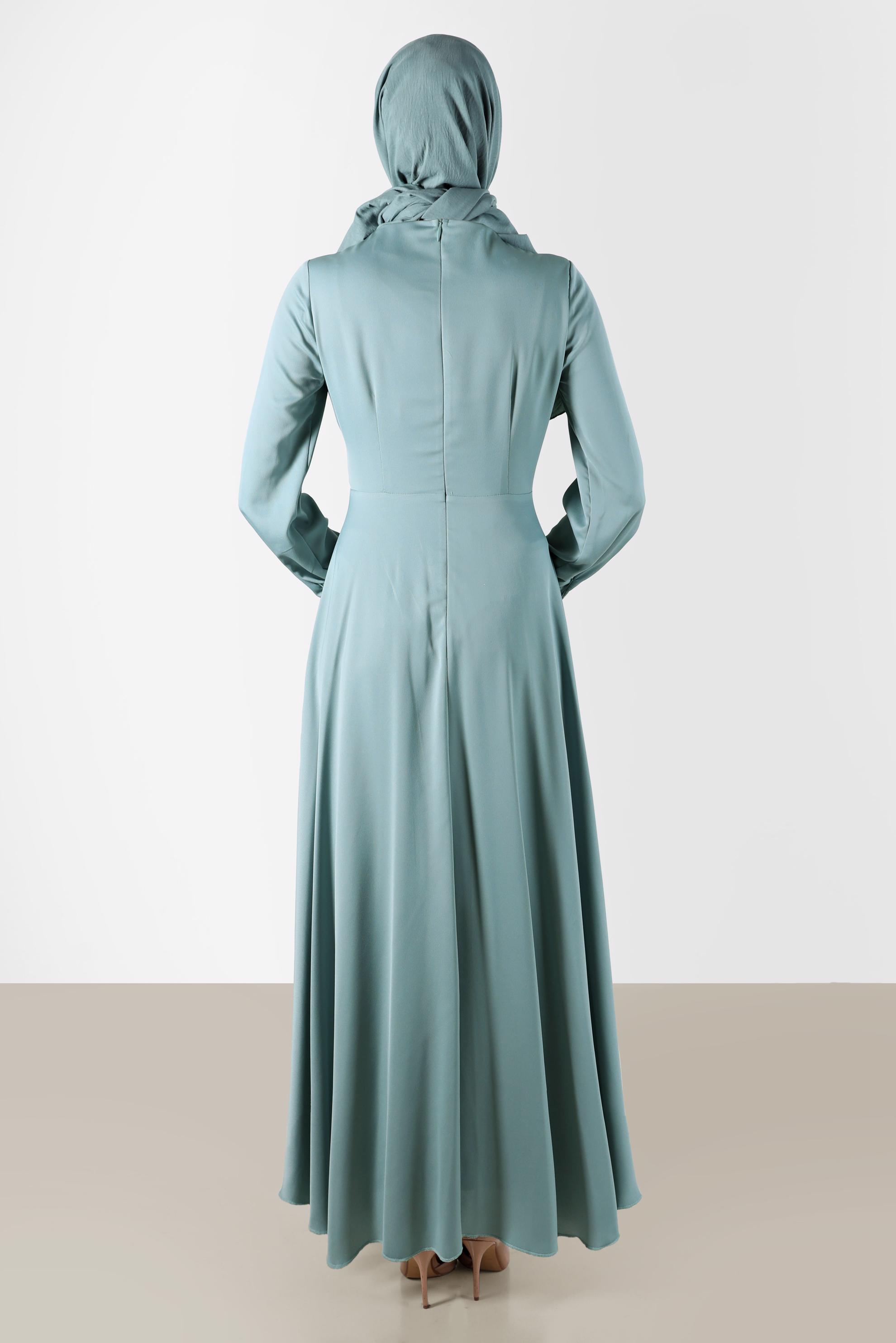 Tesettür giyim MAVİ TAŞ DETAYLI ÇAPRAZ BAĞLAMALI SATEN ELBİSE 42569 