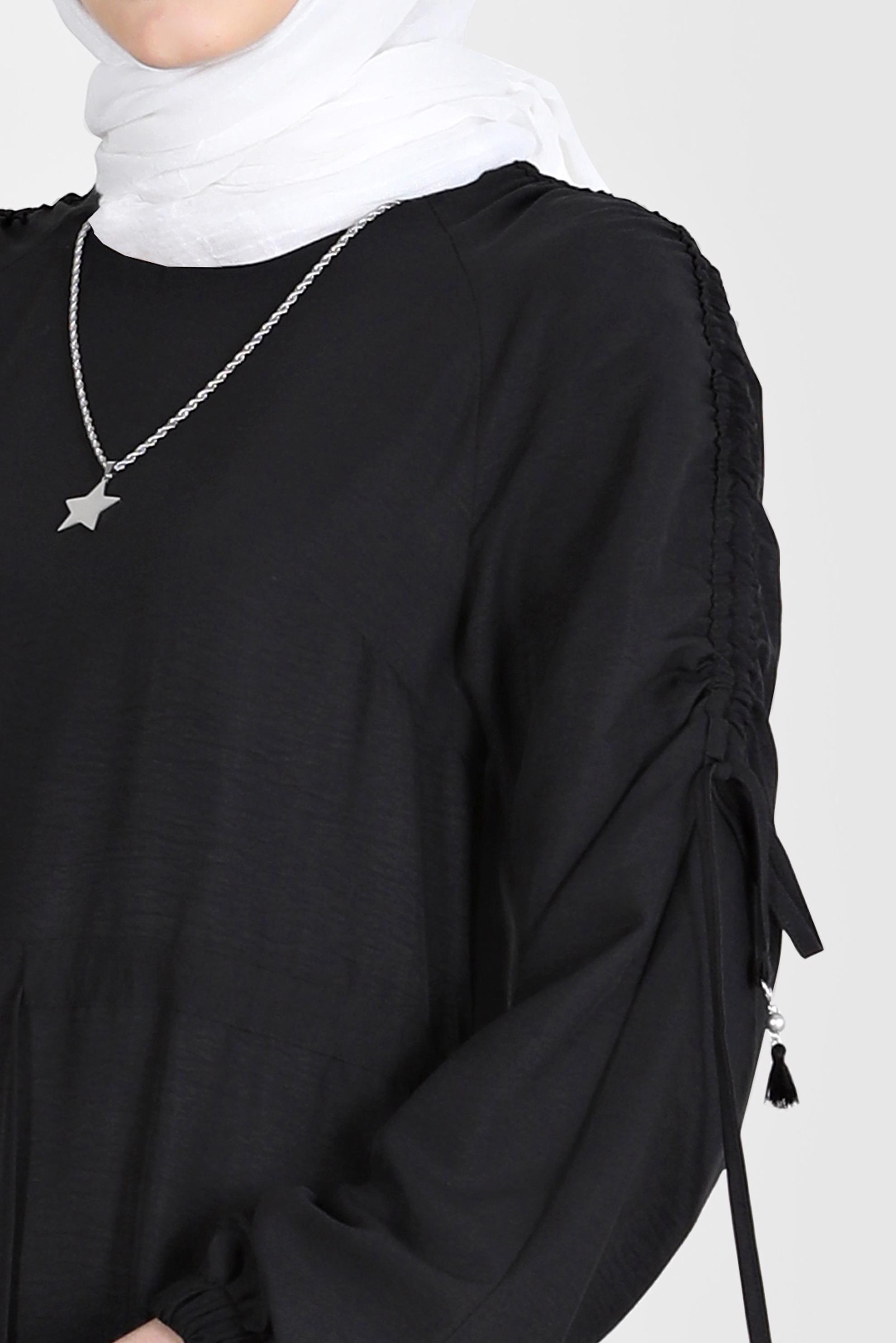 Tesettür giyim SİYAH KOLLARI VE BELİ BÜZGÜ DETAYLI ELBİSE 42591 