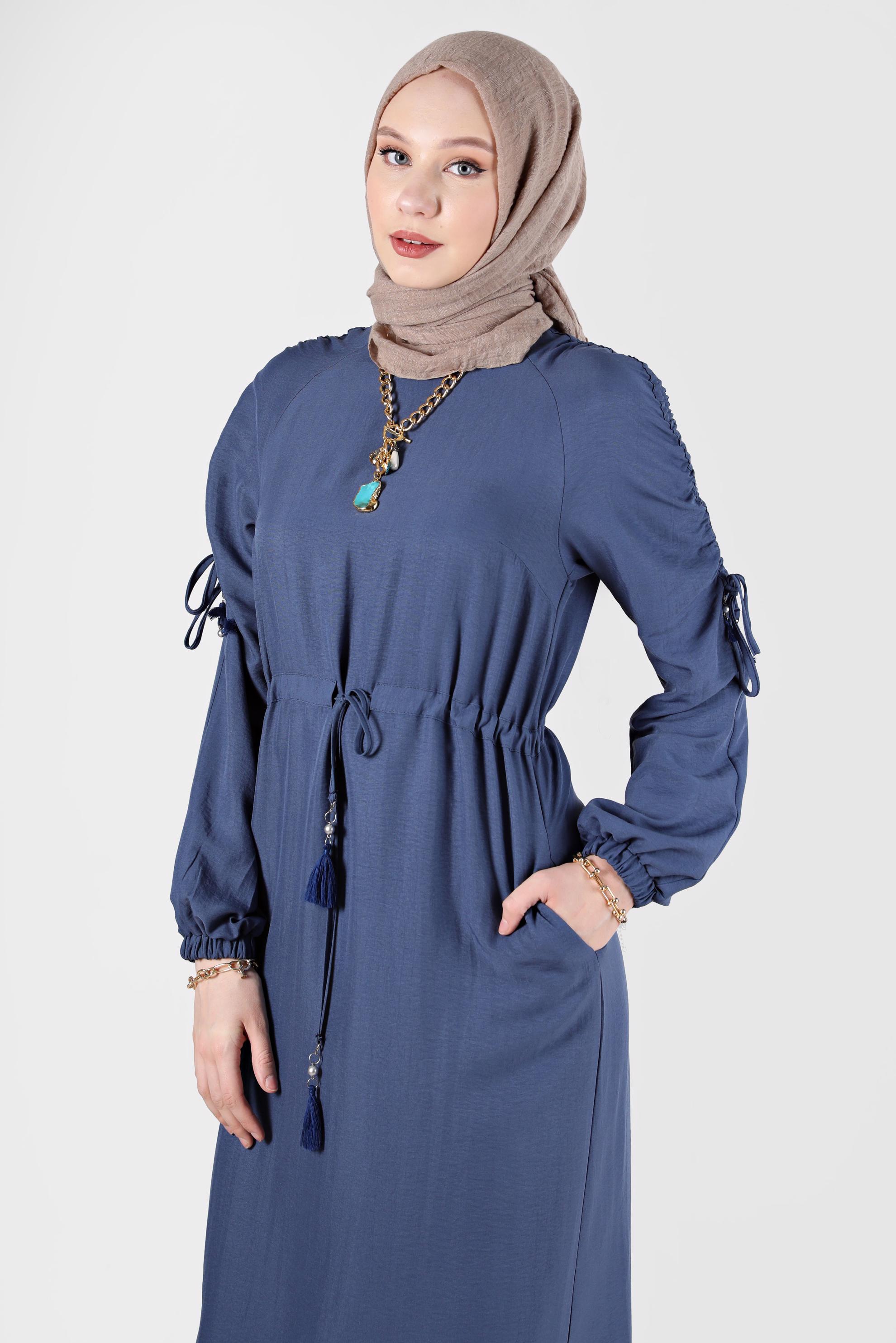 Tesettür giyim LACİVERT KOLLARI VE BELİ BÜZGÜ DETAYLI ELBİSE 42591 