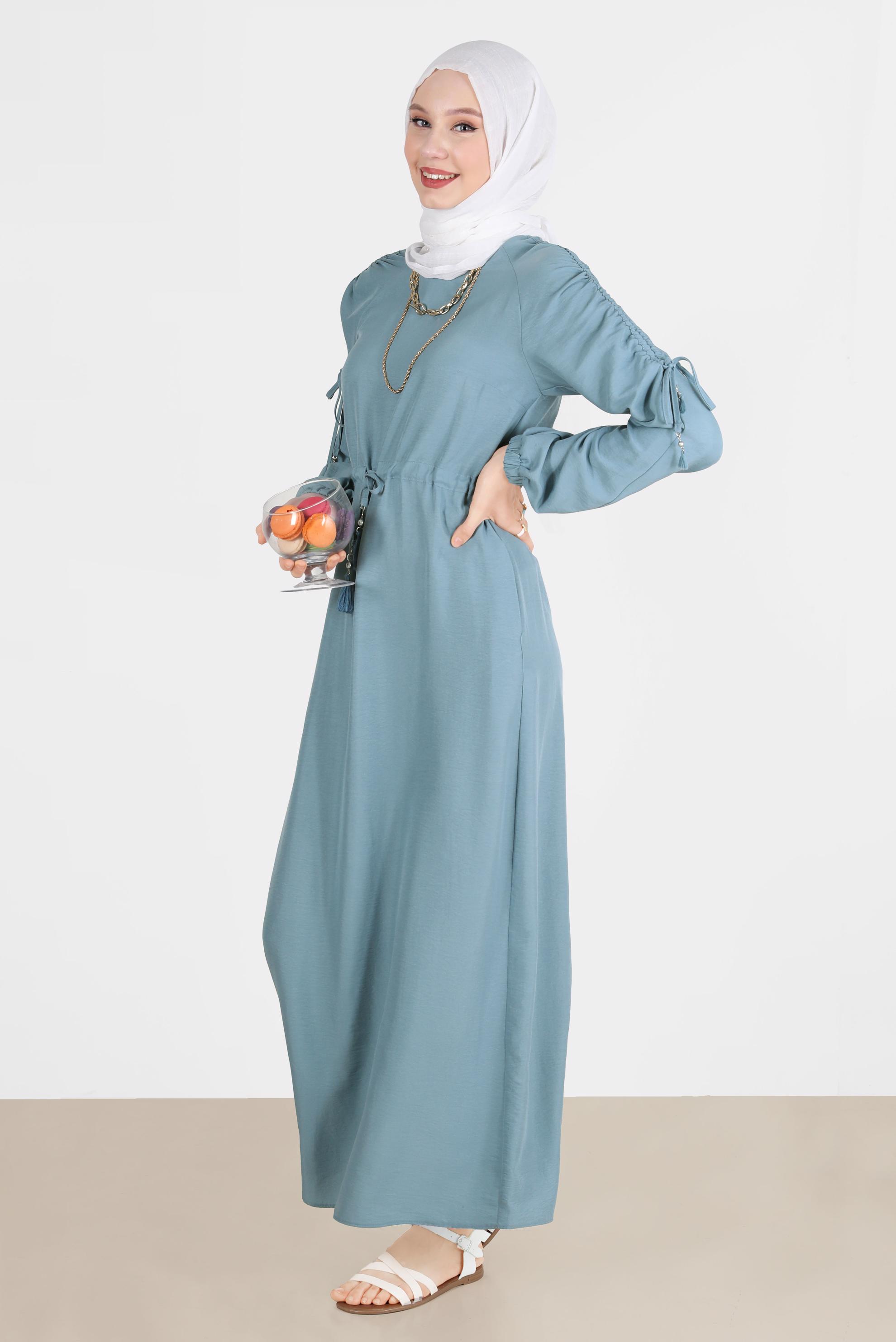 Tesettür giyim MAVİ KOLLARI VE BELİ BÜZGÜ DETAYLI ELBİSE 42591 