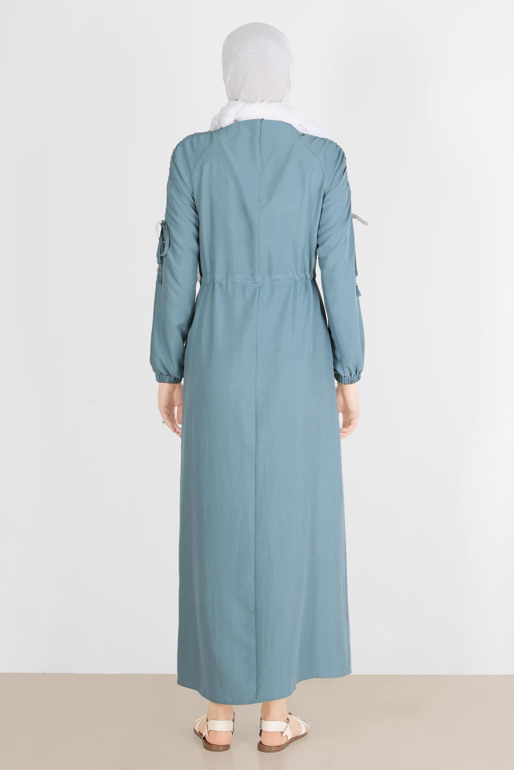 Tesettür giyim MAVİ KOLLARI VE BELİ BÜZGÜ DETAYLI ELBİSE 42591 