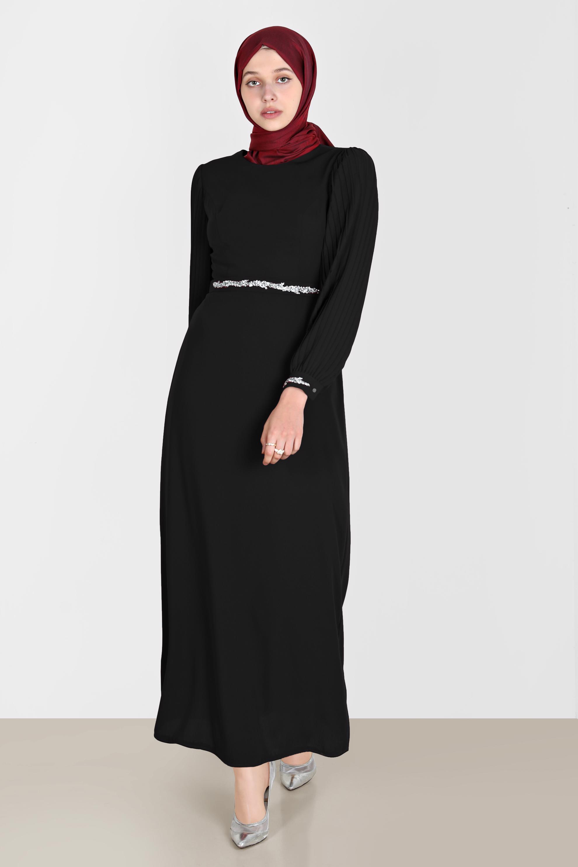 Tesettür giyim SİYAH KOLLARI PİLİSELİ TAŞ İŞLEMELİ ELBİSE 42592