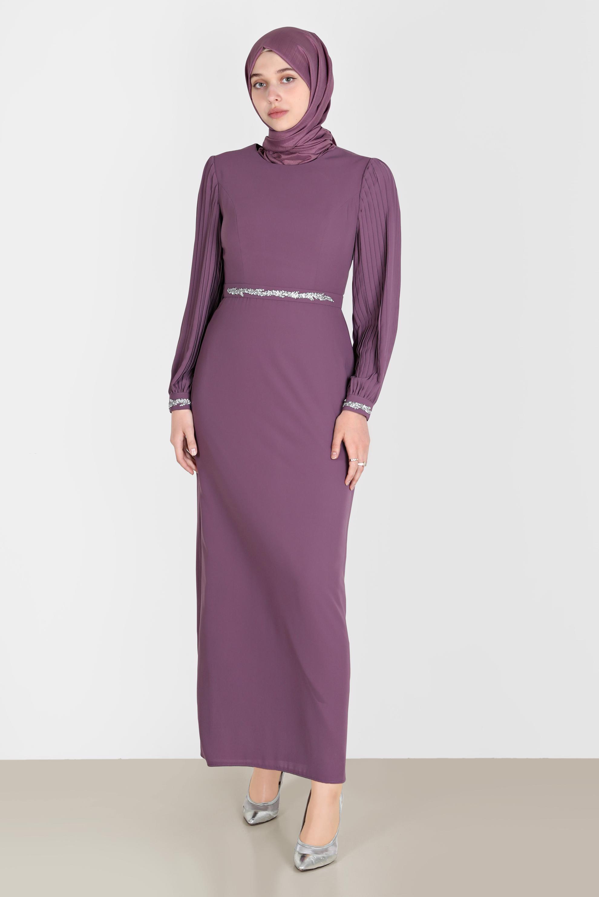 Tesettür giyim MOR KOLLARI PİLİSELİ TAŞ İŞLEMELİ ELBİSE 42592