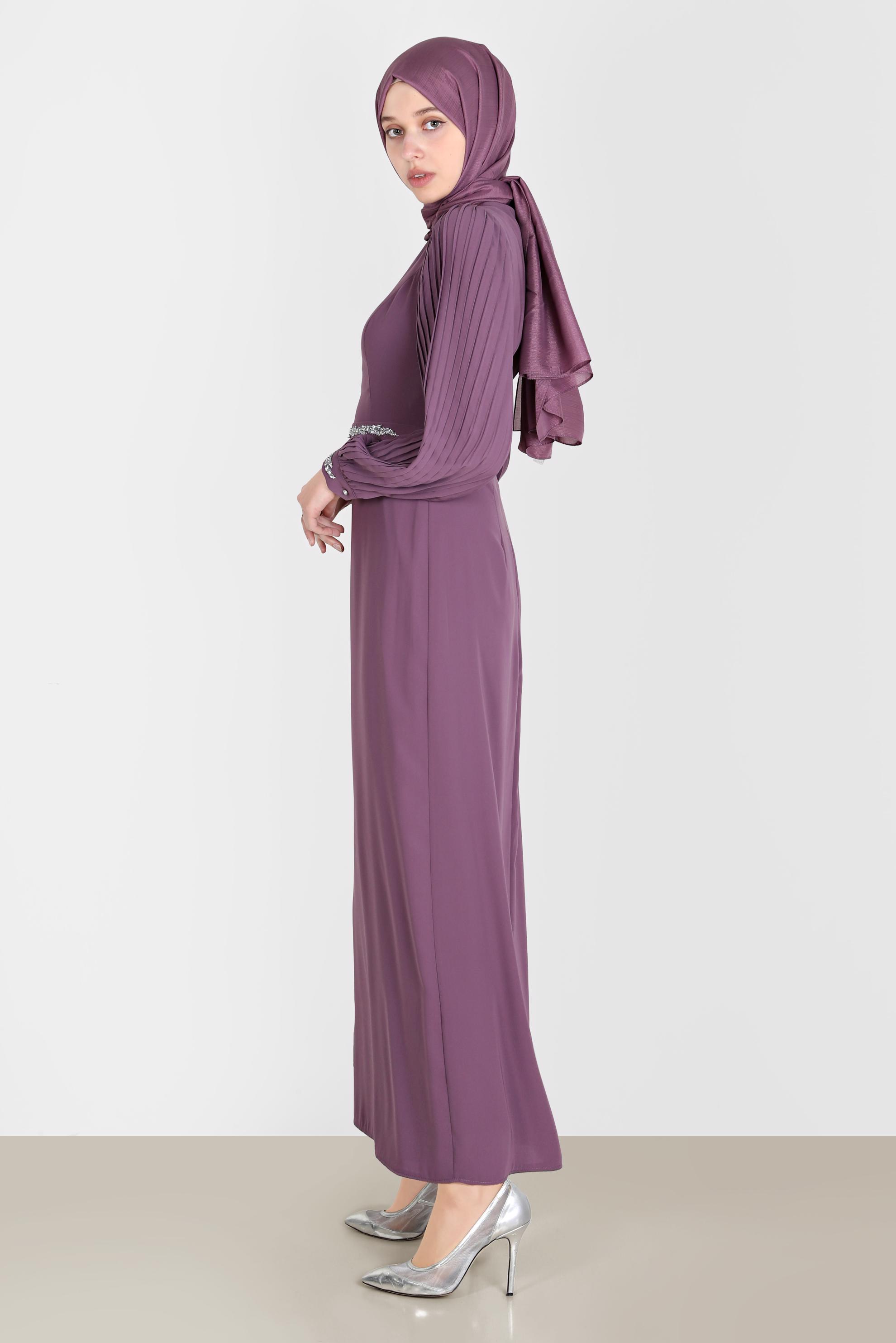 Tesettür giyim MOR KOLLARI PİLİSELİ TAŞ İŞLEMELİ ELBİSE 42592